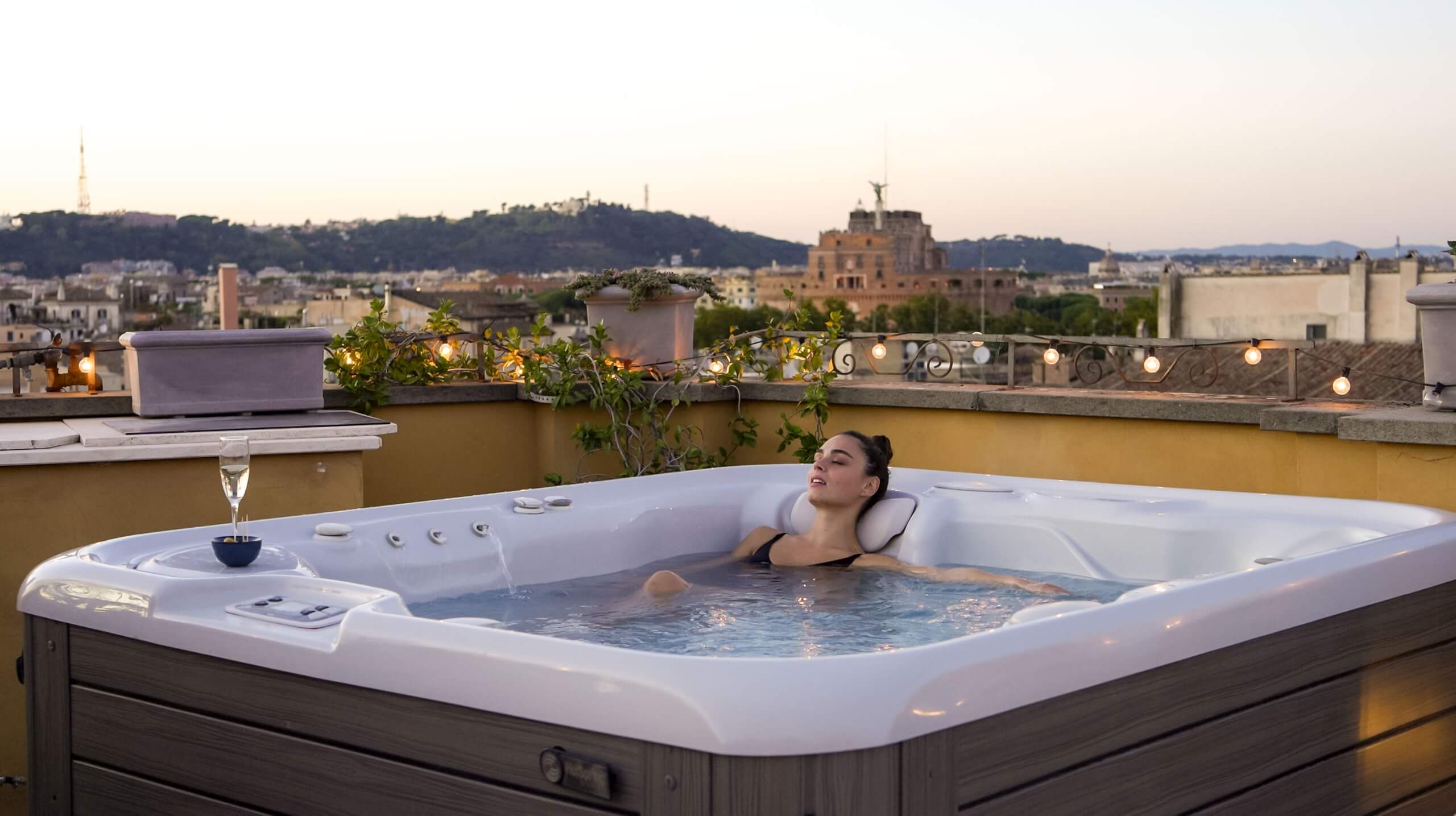 navona-queen-rome-rooftop-roma-palazzo-bassi-idromassaggio-terrace-pool-panorama-view-castel-sant-angelo-roma