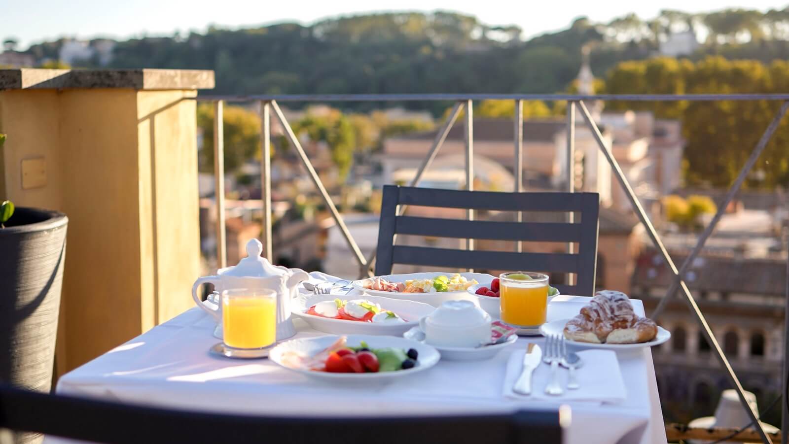 navona-queen-rome-rooftop-roma-centro-corso-vittorio-emanuele-palazzo-bassi-idromassaggio-terrace-pool-panorama-view-vista-gianicolo-citta-eterna-roma-05