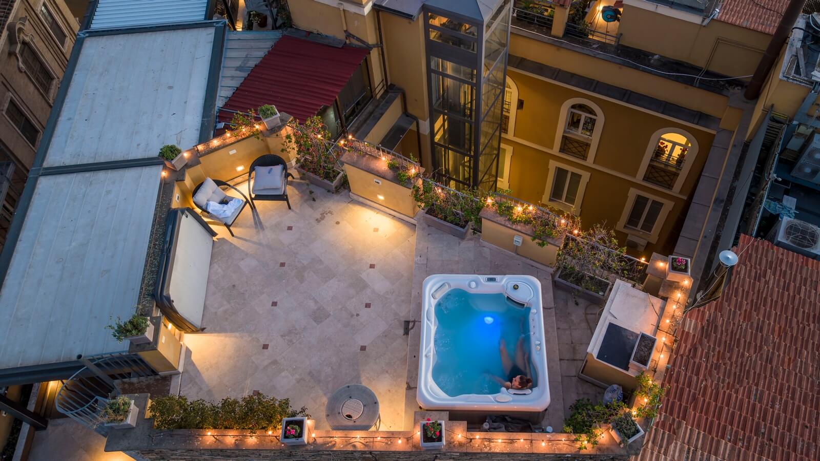 navona-queen-rome-rooftop-roma-centro-corso-vittorio-emanuele-palazzo-bassi-idromassaggio-terrace-pool-panorama-view-vista-gianicolo-citta-eterna-roma-21