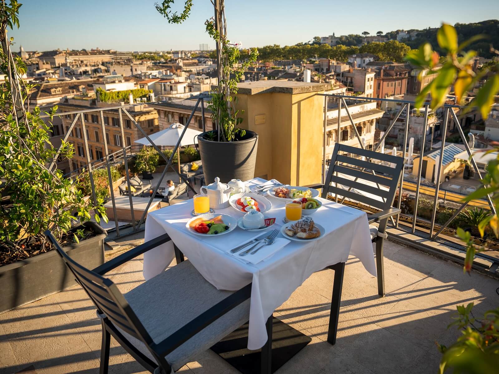 navona-queen-rome-rooftop-roma-centro-corso-vittorio-emanuele-palazzo-bassi-idromassaggio-terrace-pool-panorama-view-vista-gianicolo-citta-eterna-roma-22