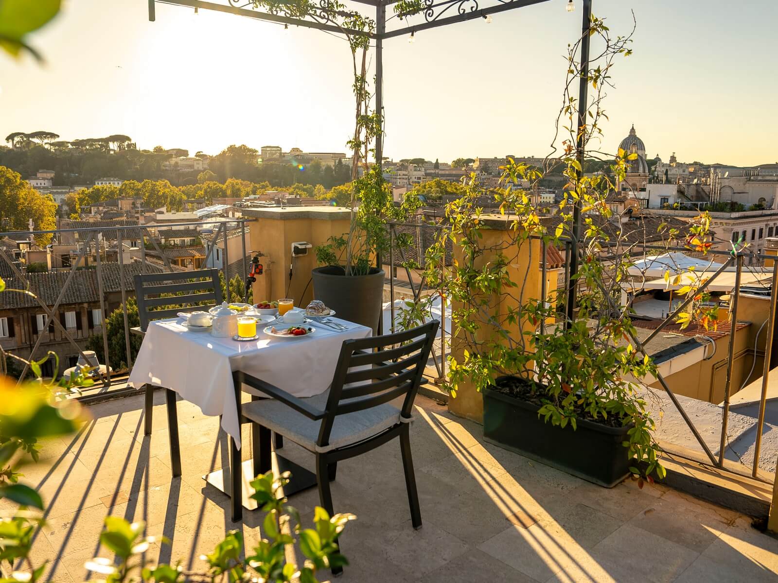navona-queen-rome-rooftop-roma-centro-corso-vittorio-emanuele-palazzo-bassi-idromassaggio-terrace-pool-panorama-view-vista-gianicolo-citta-eterna-roma-23