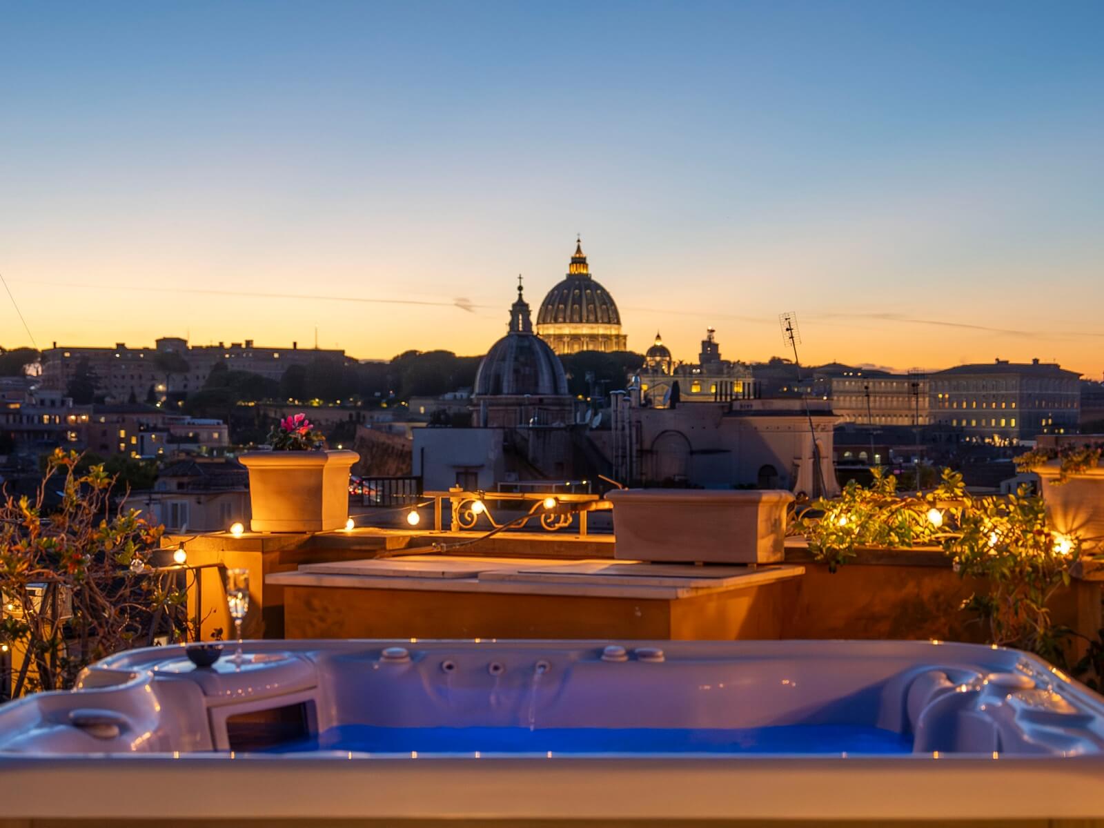 navona-queen-rome-rooftop-roma-centro-corso-vittorio-emanuele-palazzo-bassi-idromassaggio-terrace-pool-panorama-view-vista-gianicolo-citta-eterna-roma-31