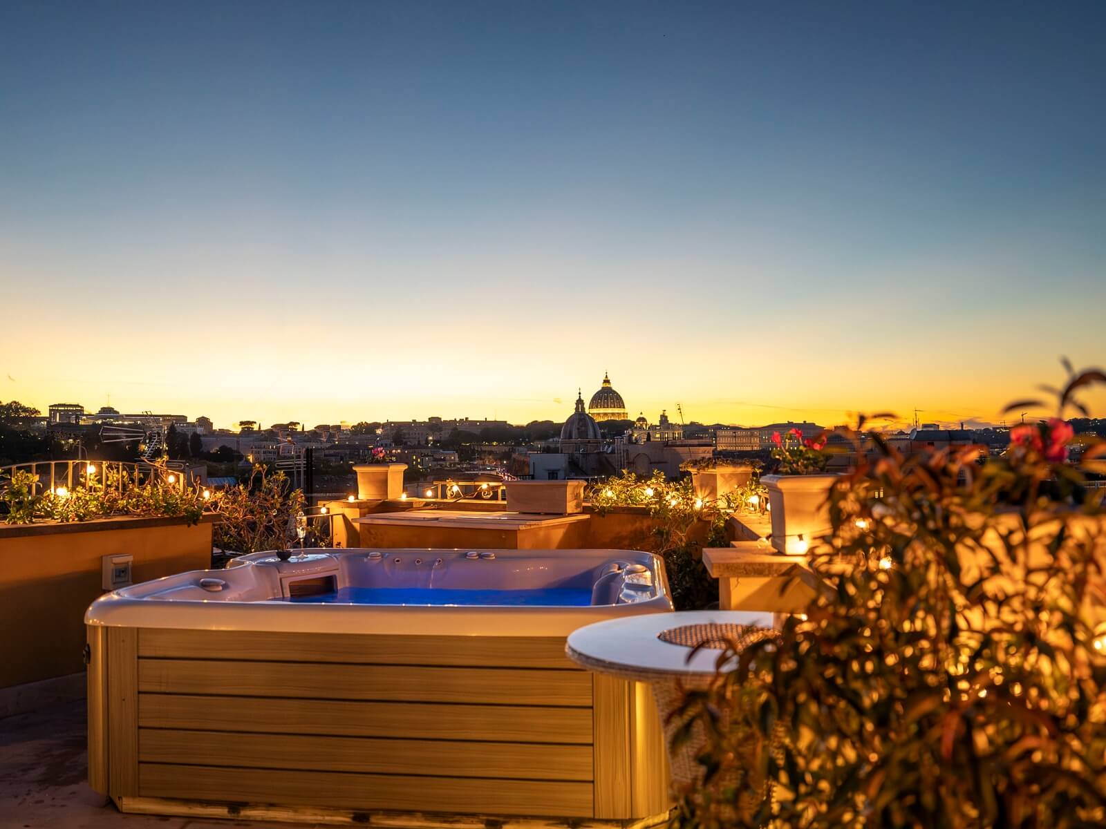 navona-queen-rome-rooftop-roma-centro-corso-vittorio-emanuele-palazzo-bassi-idromassaggio-terrace-pool-panorama-view-vista-gianicolo-citta-eterna-roma-32