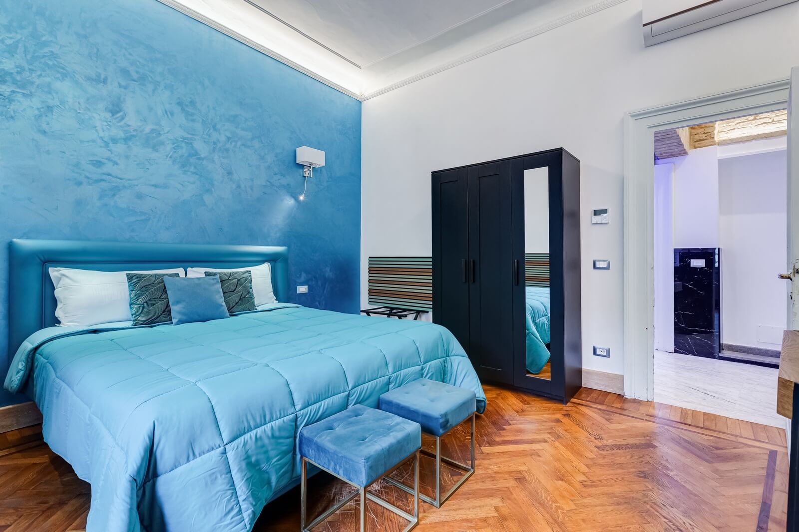 navona-queen-rome-rooftop-roma-centro-corso-vittorio-emanuele-palazzo-bassi-idromassaggio-panorama-view-vista-gianicolo-citta-eterna-campo-de-fiori-king-suite-01