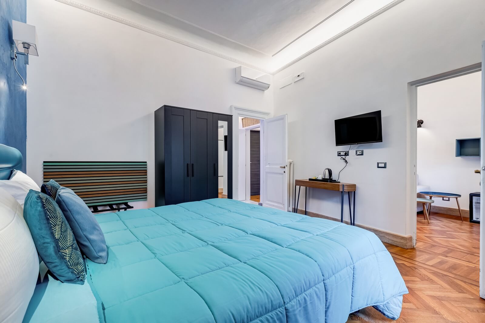 navona-queen-rome-rooftop-roma-centro-corso-vittorio-emanuele-palazzo-bassi-idromassaggio-panorama-view-vista-gianicolo-citta-eterna-campo-de-fiori-king-suite-07