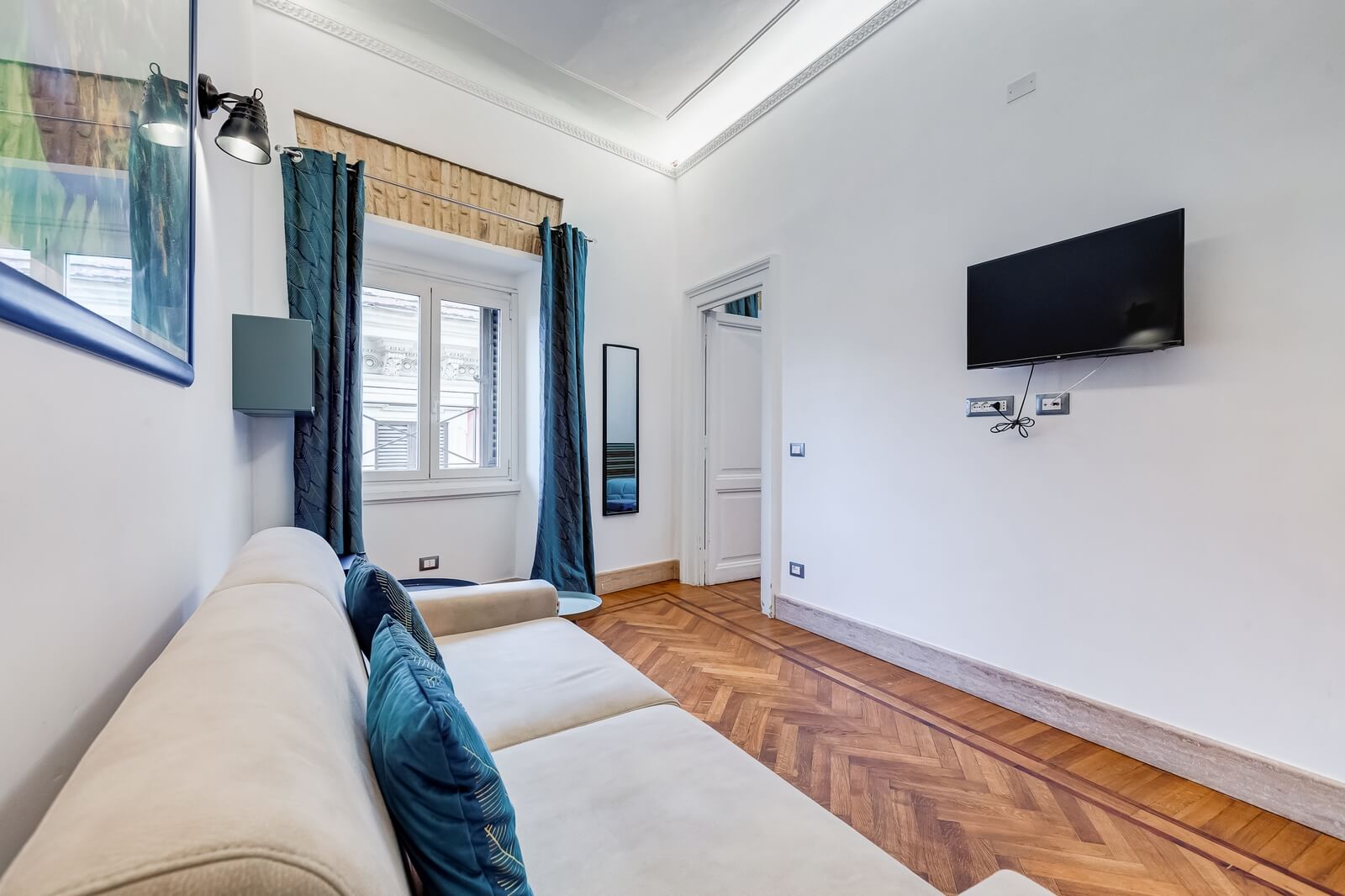 navona-queen-rome-rooftop-roma-centro-corso-vittorio-emanuele-palazzo-bassi-idromassaggio-panorama-view-vista-gianicolo-citta-eterna-campo-de-fiori-king-suite-19