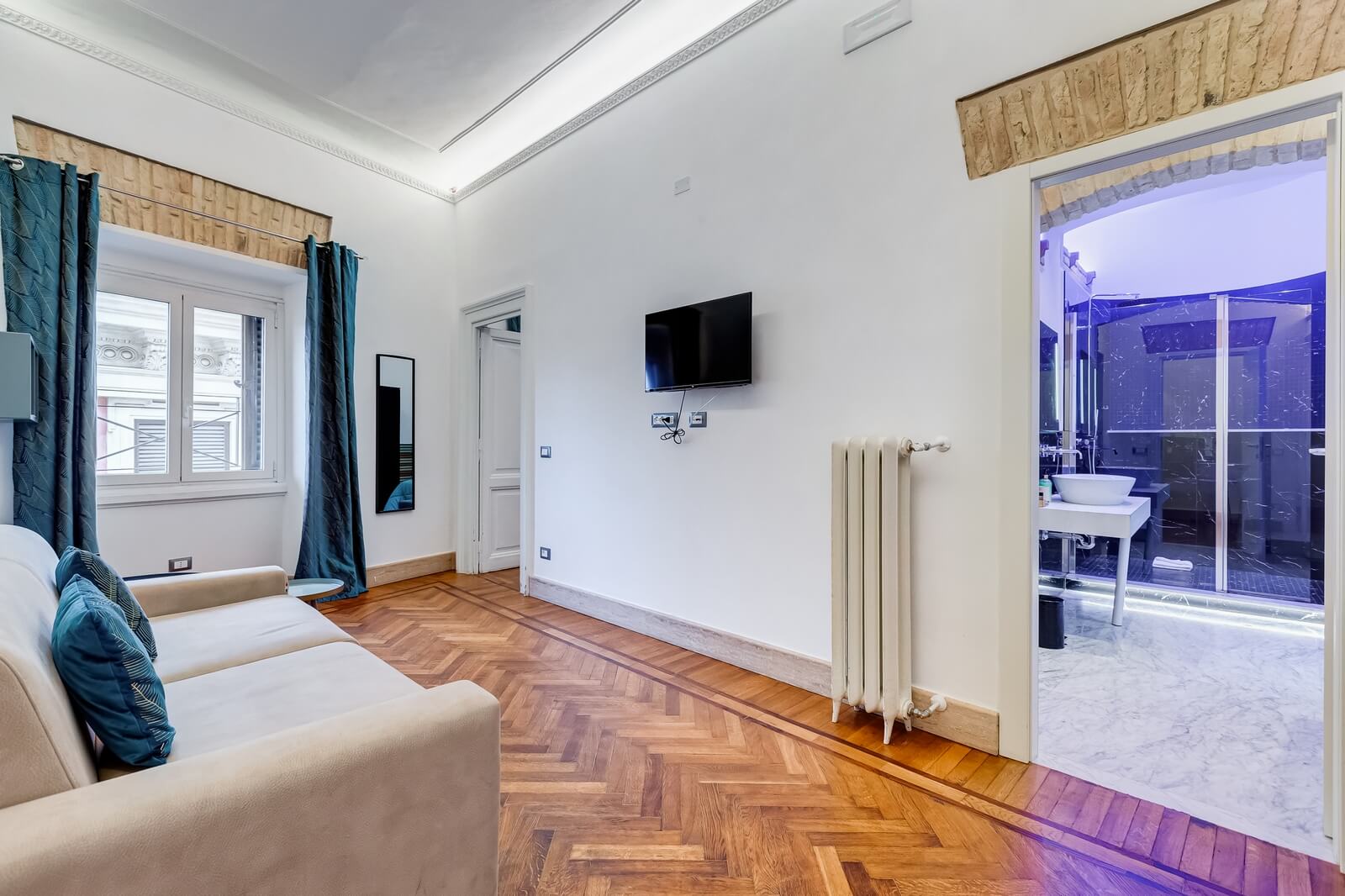 navona-queen-rome-rooftop-roma-centro-corso-vittorio-emanuele-palazzo-bassi-idromassaggio-panorama-view-vista-gianicolo-citta-eterna-campo-de-fiori-king-suite-20