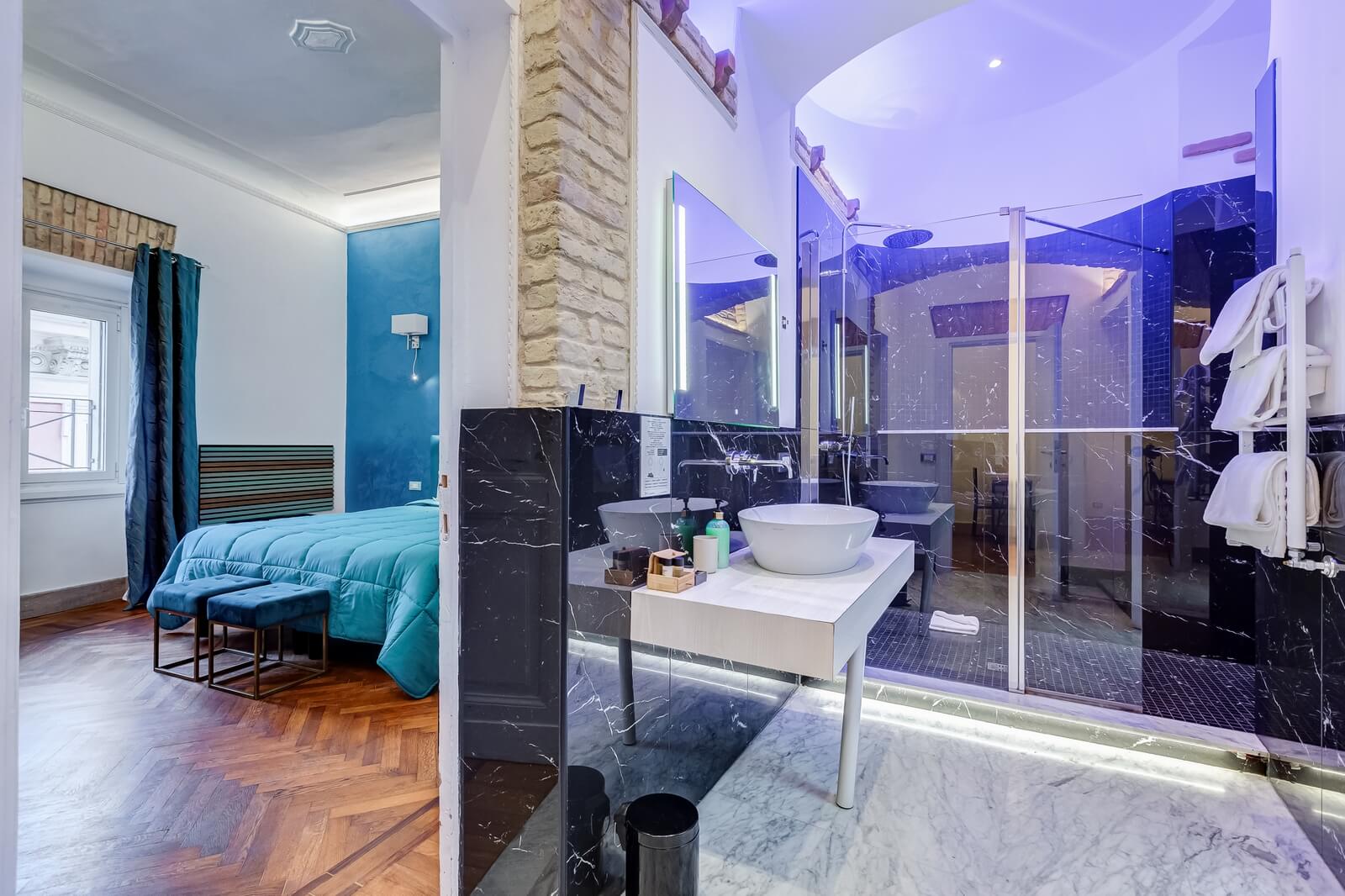 navona-queen-rome-rooftop-roma-centro-corso-vittorio-emanuele-palazzo-bassi-idromassaggio-panorama-view-vista-gianicolo-citta-eterna-campo-de-fiori-king-suite-21