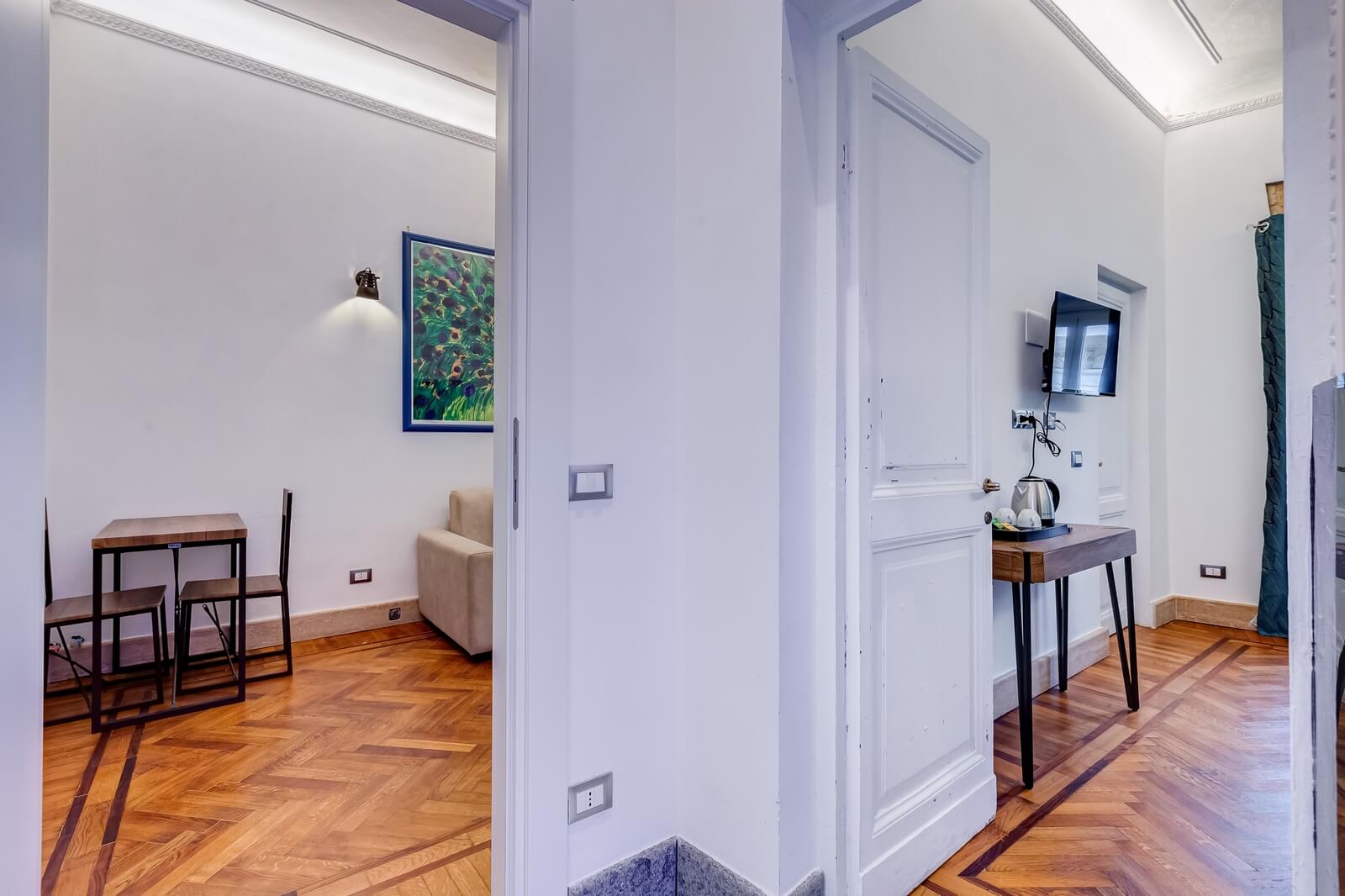 navona-queen-rome-rooftop-roma-centro-corso-vittorio-emanuele-palazzo-bassi-idromassaggio-panorama-view-vista-gianicolo-citta-eterna-campo-de-fiori-king-suite-23