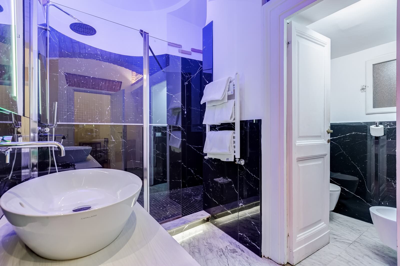 navona-queen-rome-rooftop-roma-centro-corso-vittorio-emanuele-palazzo-bassi-idromassaggio-panorama-view-vista-gianicolo-citta-eterna-campo-de-fiori-king-suite-25