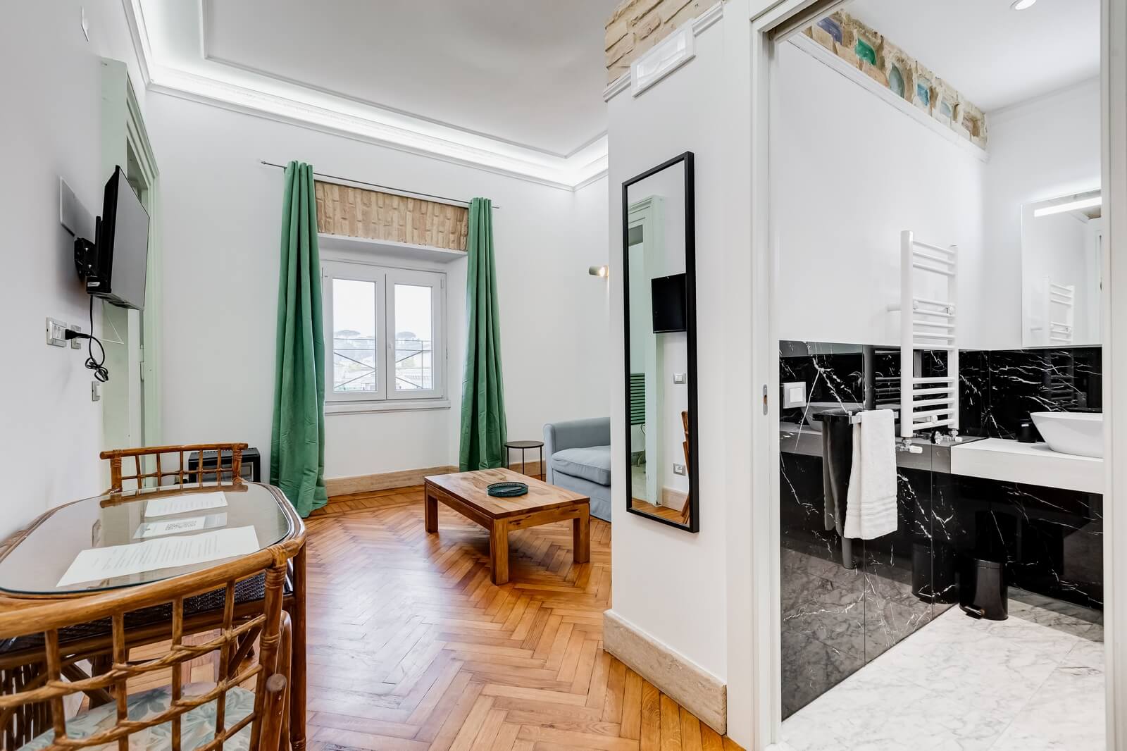 navona-queen-rome-rooftop-roma-centro-corso-vittorio-emanuele-palazzo-bassi-idromassaggio-panorama-view-vista-gianicolo-citta-eterna-campo-de-fiori-king-suite-30