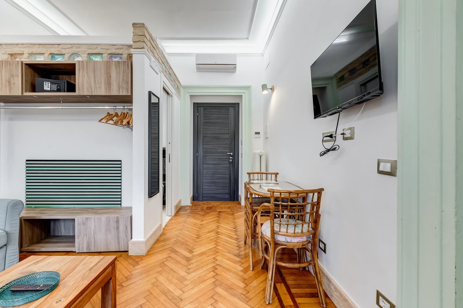 navona-queen-rome-rooftop-roma-centro-corso-vittorio-emanuele-palazzo-bassi-idromassaggio-panorama-view-vista-gianicolo-citta-eterna-campo-de-fiori-king-suite-37