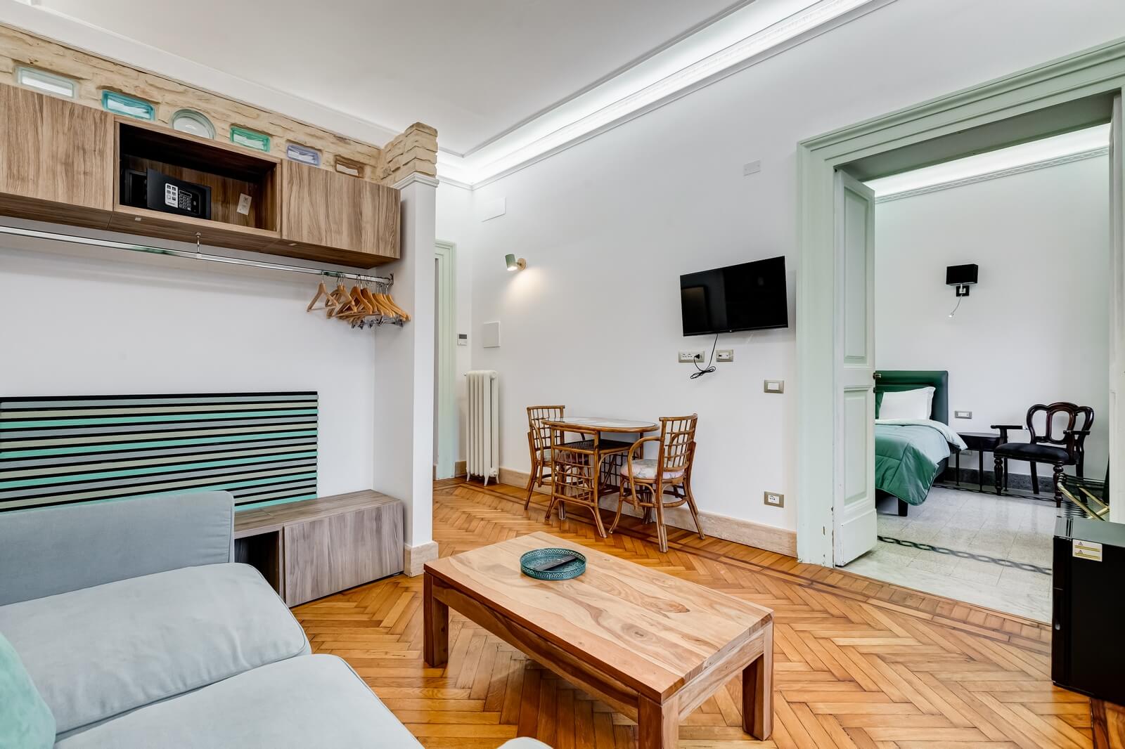 navona-queen-rome-rooftop-roma-centro-corso-vittorio-emanuele-palazzo-bassi-idromassaggio-panorama-view-vista-gianicolo-citta-eterna-campo-de-fiori-king-suite-38