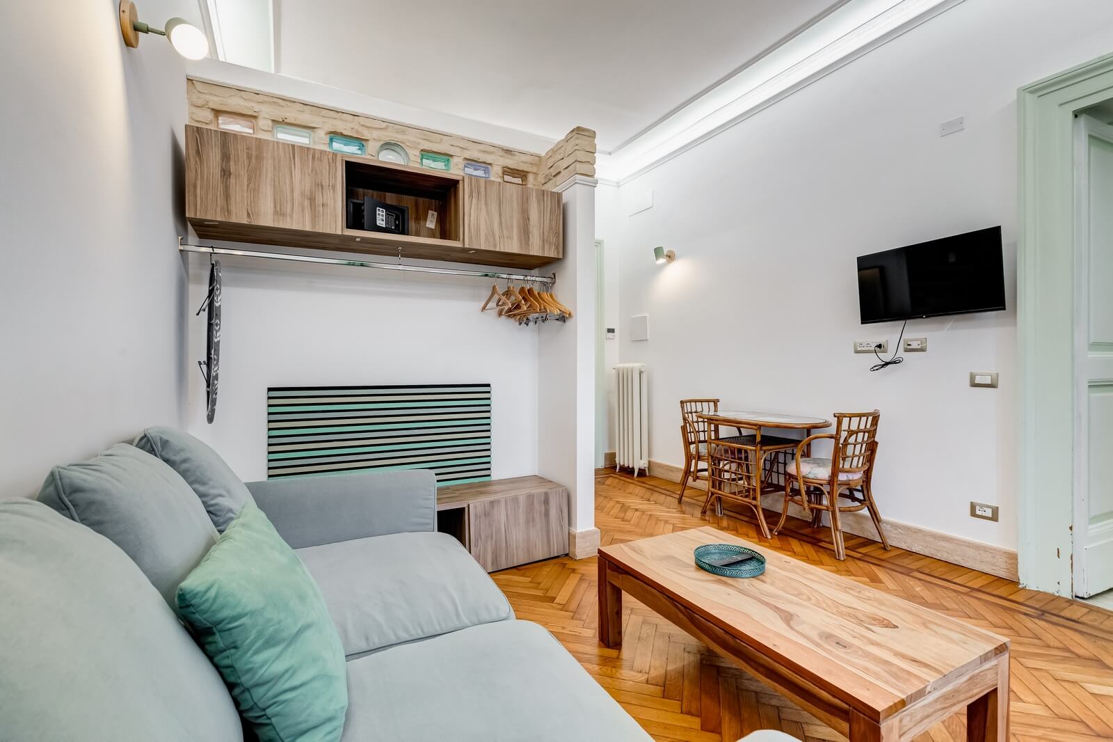 navona-queen-rome-rooftop-roma-centro-corso-vittorio-emanuele-palazzo-bassi-idromassaggio-panorama-view-vista-gianicolo-citta-eterna-campo-de-fiori-king-suite-39