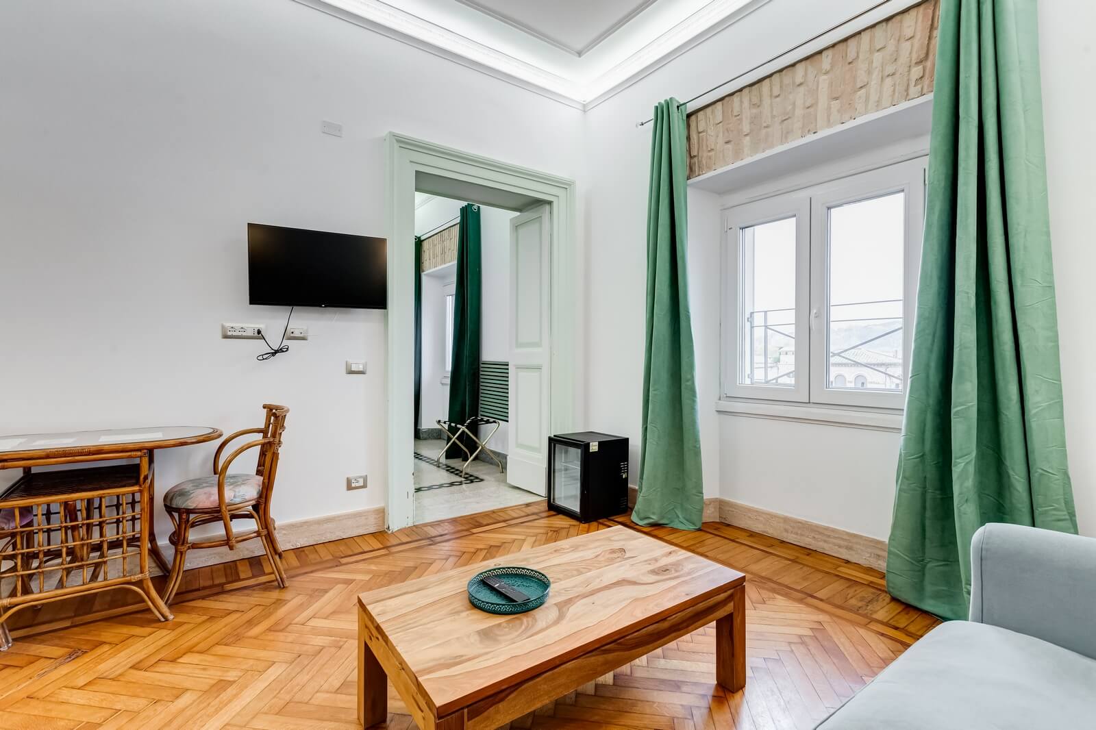 navona-queen-rome-rooftop-roma-centro-corso-vittorio-emanuele-palazzo-bassi-idromassaggio-panorama-view-vista-gianicolo-citta-eterna-campo-de-fiori-king-suite-41