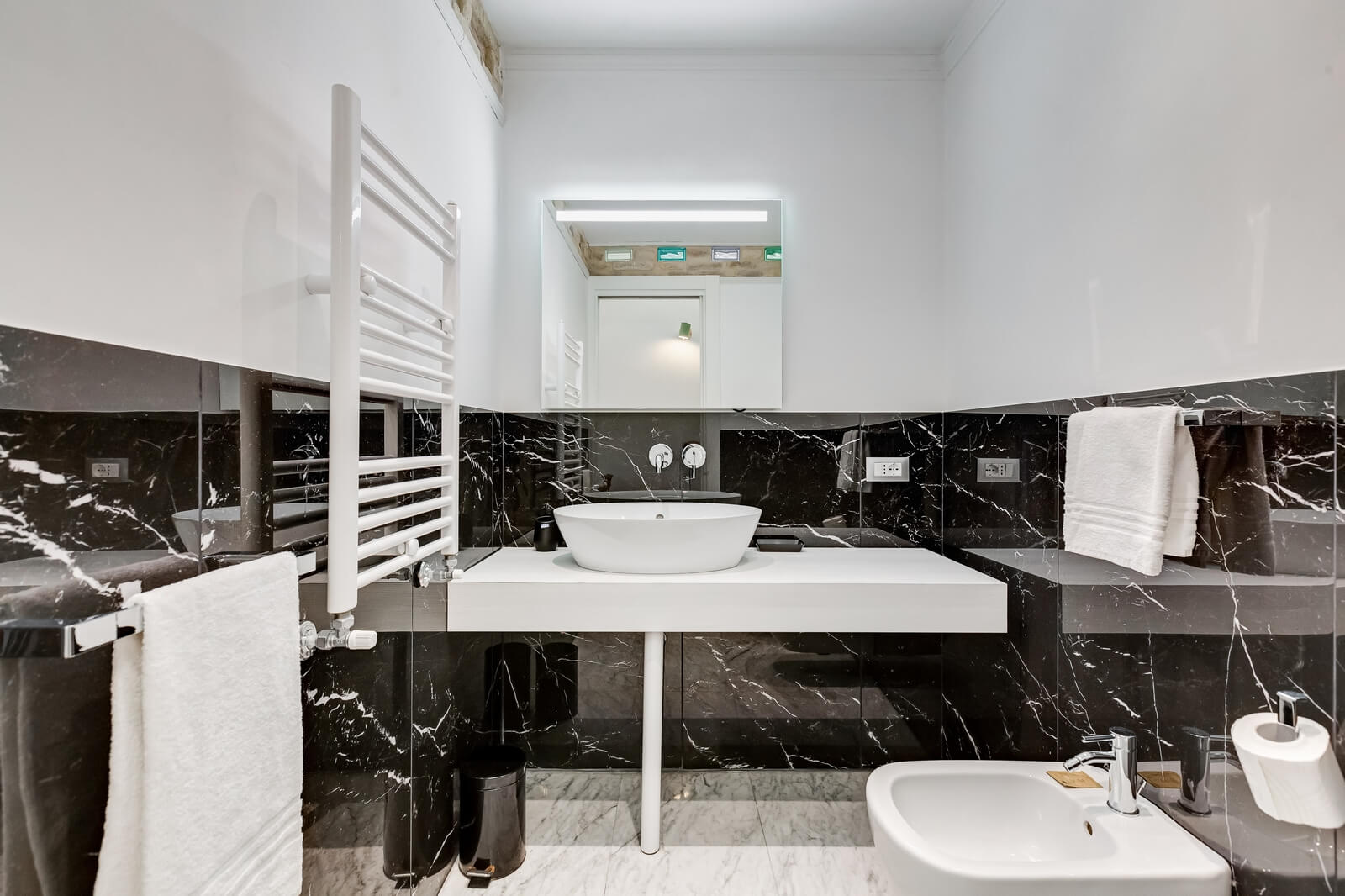 navona-queen-rome-rooftop-roma-centro-corso-vittorio-emanuele-palazzo-bassi-idromassaggio-panorama-view-vista-gianicolo-citta-eterna-campo-de-fiori-king-suite-42