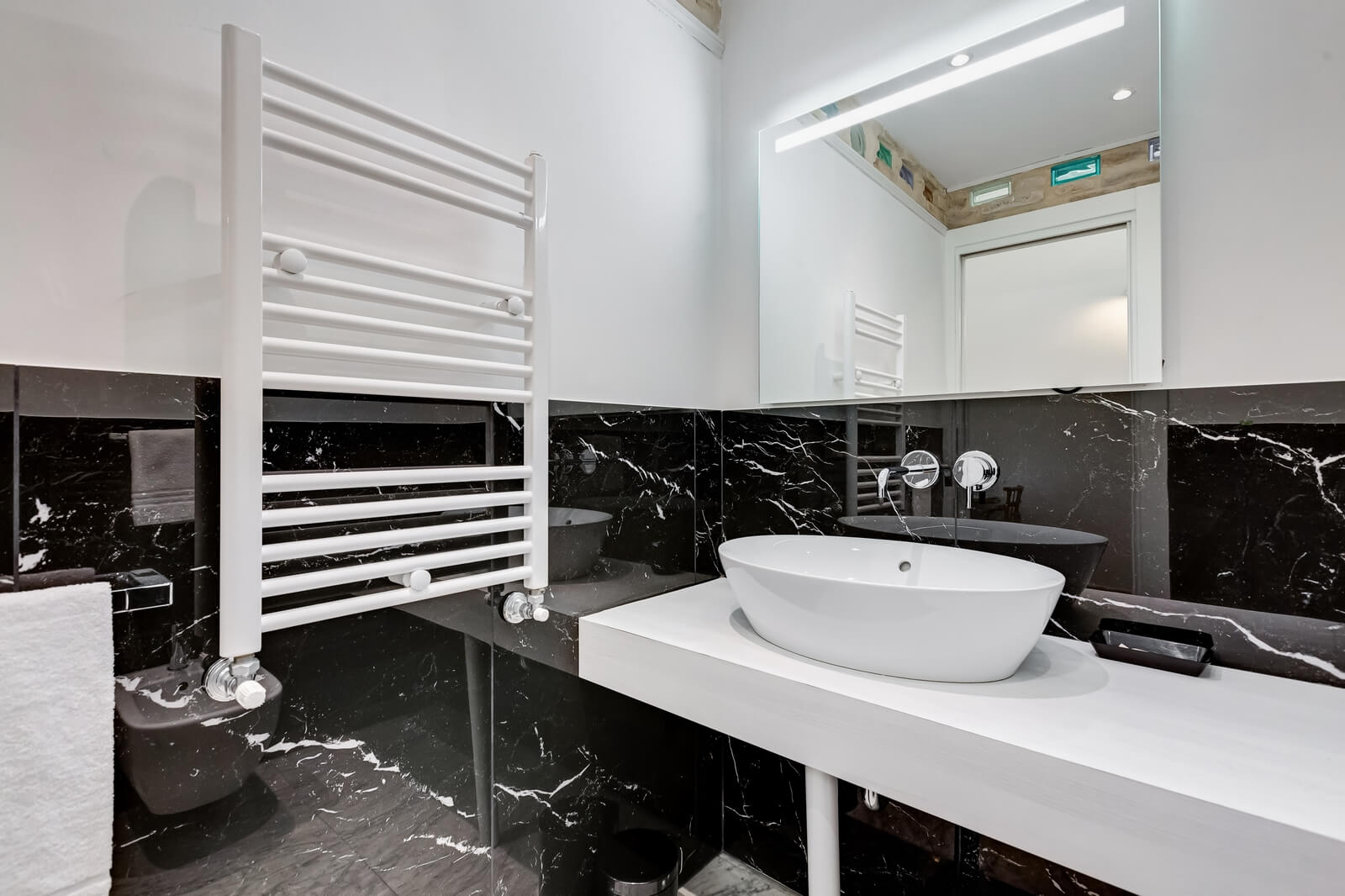 navona-queen-rome-rooftop-roma-centro-corso-vittorio-emanuele-palazzo-bassi-idromassaggio-panorama-view-vista-gianicolo-citta-eterna-campo-de-fiori-king-suite-44