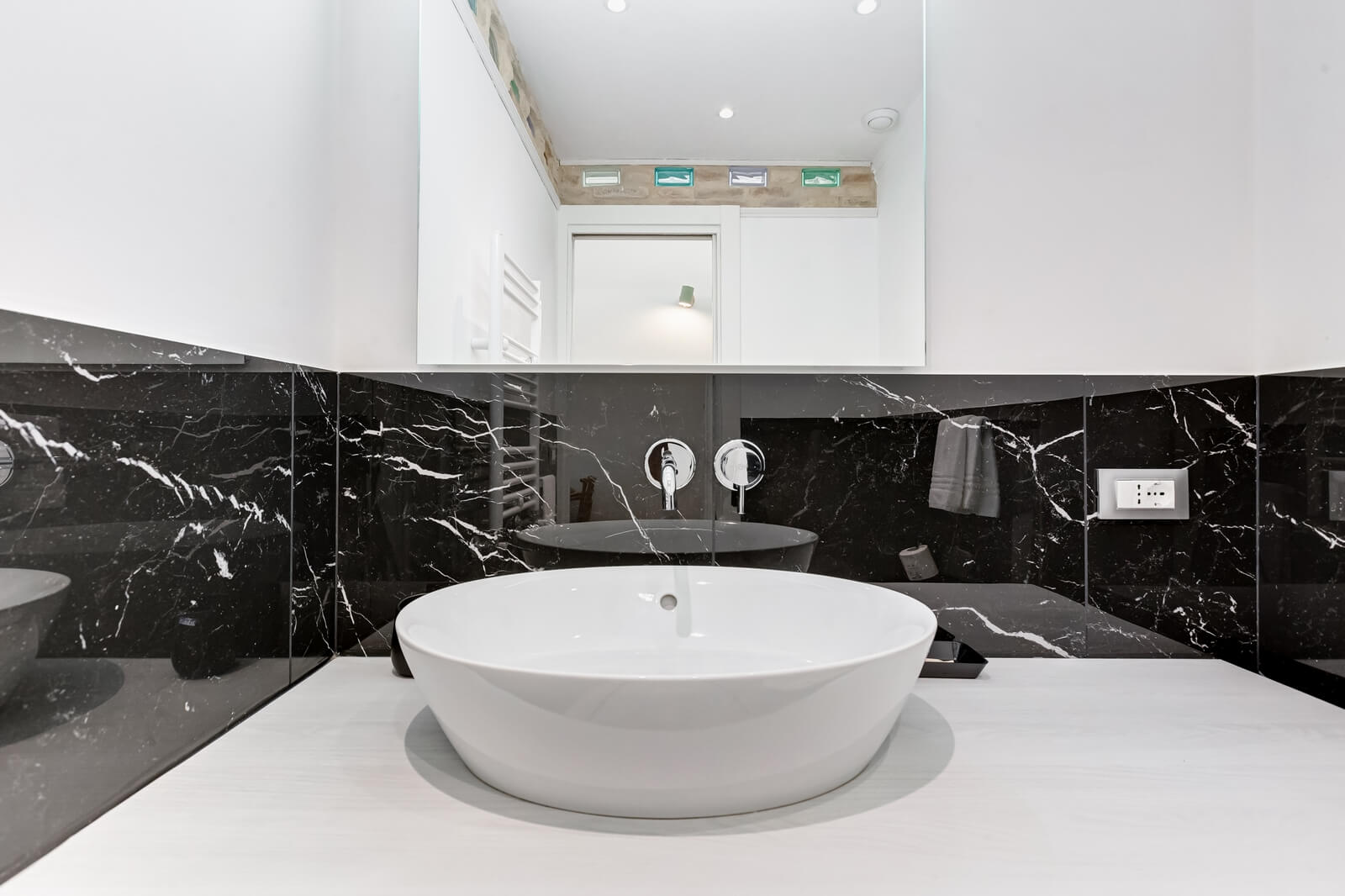 navona-queen-rome-rooftop-roma-centro-corso-vittorio-emanuele-palazzo-bassi-idromassaggio-panorama-view-vista-gianicolo-citta-eterna-campo-de-fiori-king-suite-45