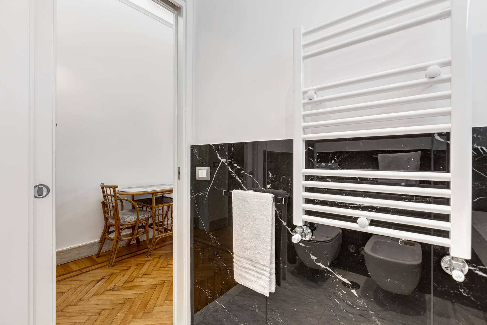 navona-queen-rome-rooftop-roma-centro-corso-vittorio-emanuele-palazzo-bassi-idromassaggio-panorama-view-vista-gianicolo-citta-eterna-campo-de-fiori-king-suite-47