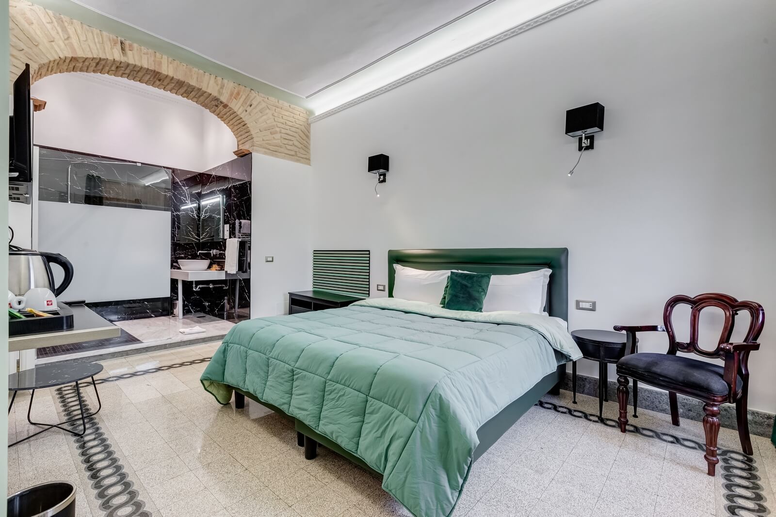 navona-queen-rome-rooftop-roma-centro-corso-vittorio-emanuele-palazzo-bassi-idromassaggio-panorama-view-vista-gianicolo-citta-eterna-campo-de-fiori-king-suite-48