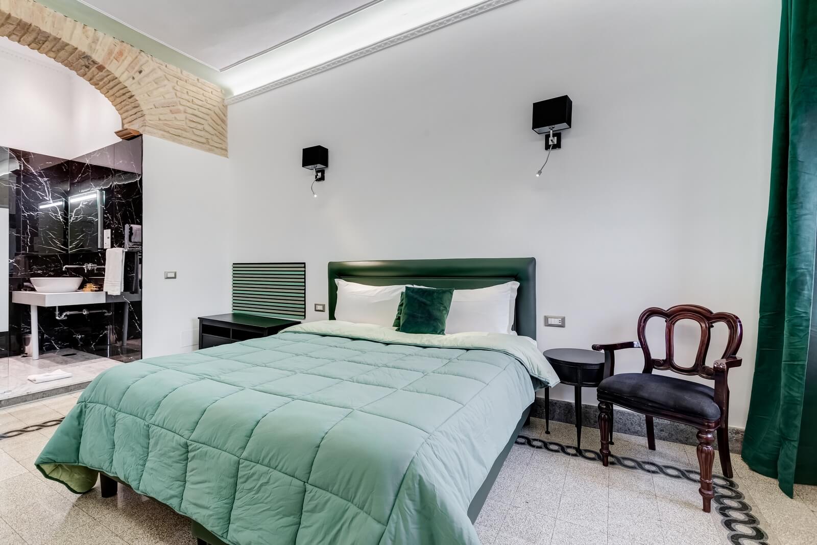 navona-queen-rome-rooftop-roma-centro-corso-vittorio-emanuele-palazzo-bassi-idromassaggio-panorama-view-vista-gianicolo-citta-eterna-campo-de-fiori-king-suite-49