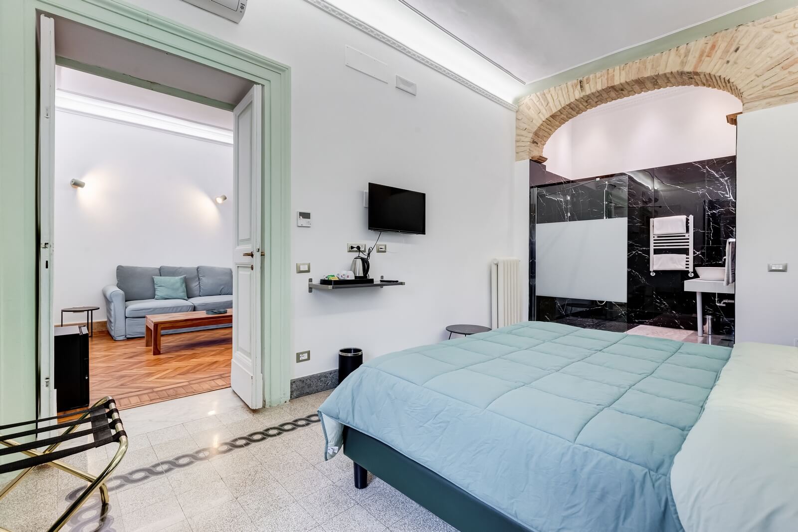 navona-queen-rome-rooftop-roma-centro-corso-vittorio-emanuele-palazzo-bassi-idromassaggio-panorama-view-vista-gianicolo-citta-eterna-campo-de-fiori-king-suite-50