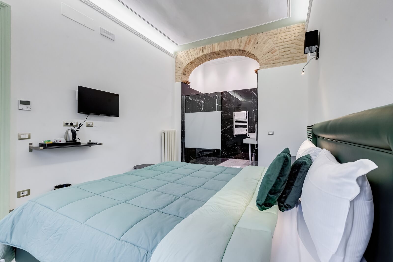 navona-queen-rome-rooftop-roma-centro-corso-vittorio-emanuele-palazzo-bassi-idromassaggio-panorama-view-vista-gianicolo-citta-eterna-campo-de-fiori-king-suite-51