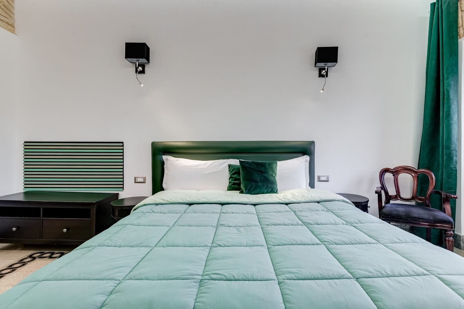 navona-queen-rome-rooftop-roma-centro-corso-vittorio-emanuele-palazzo-bassi-idromassaggio-panorama-view-vista-gianicolo-citta-eterna-campo-de-fiori-king-suite-52