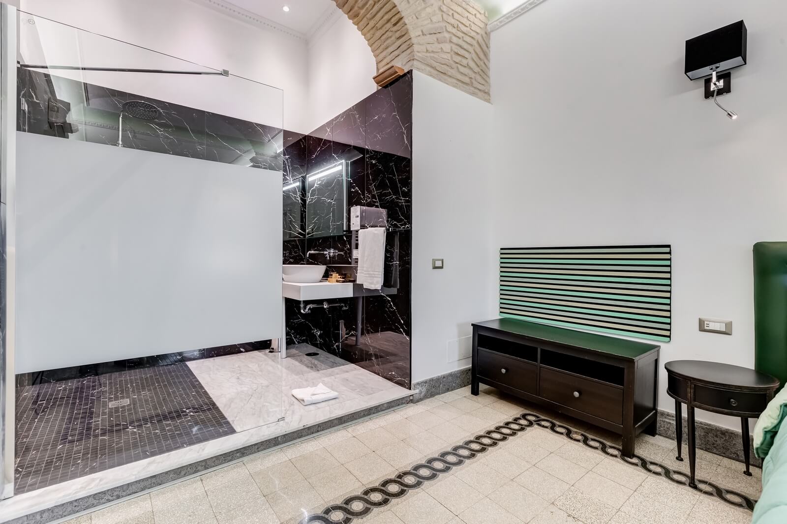 navona-queen-rome-rooftop-roma-centro-corso-vittorio-emanuele-palazzo-bassi-idromassaggio-panorama-view-vista-gianicolo-citta-eterna-campo-de-fiori-king-suite-53