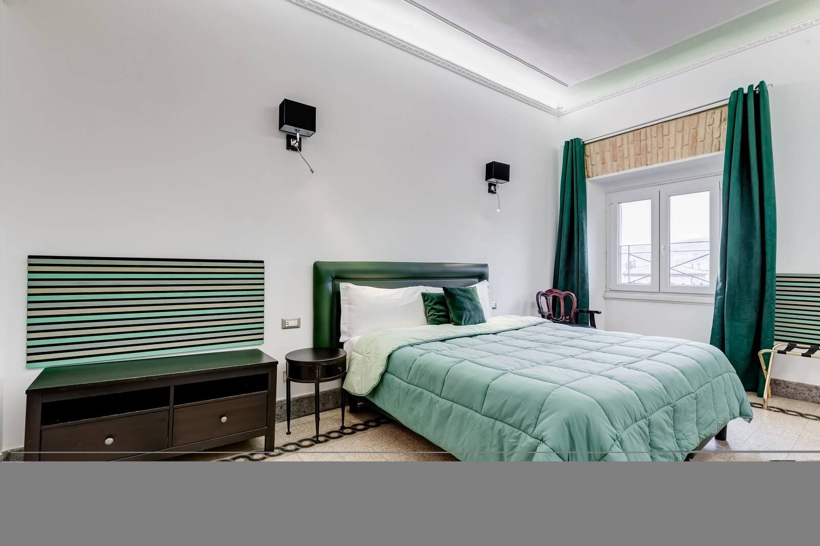 navona-queen-rome-rooftop-roma-centro-corso-vittorio-emanuele-palazzo-bassi-idromassaggio-panorama-view-vista-gianicolo-citta-eterna-campo-de-fiori-king-suite-54