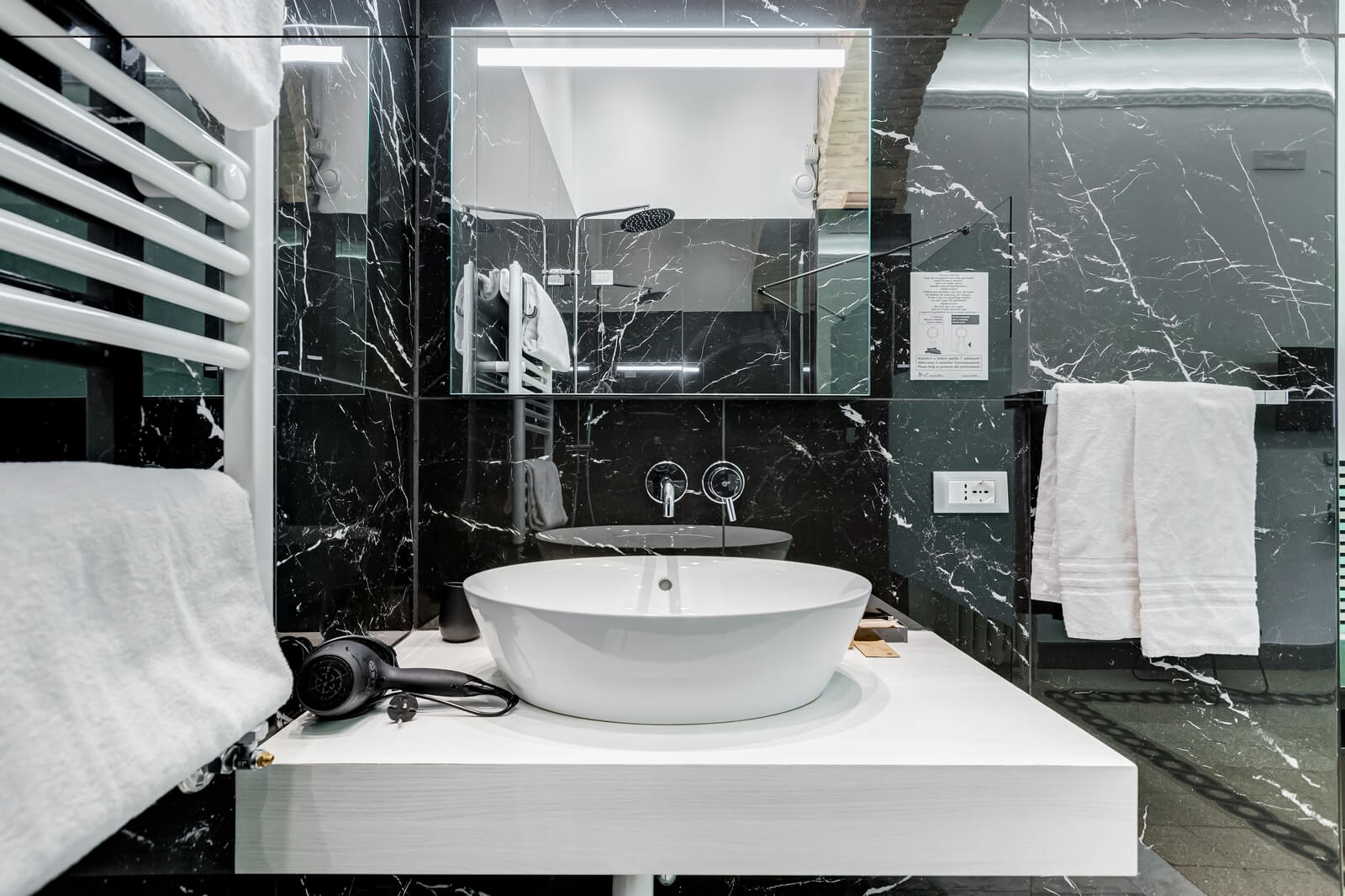 navona-queen-rome-rooftop-roma-centro-corso-vittorio-emanuele-palazzo-bassi-idromassaggio-panorama-view-vista-gianicolo-citta-eterna-campo-de-fiori-king-suite-61