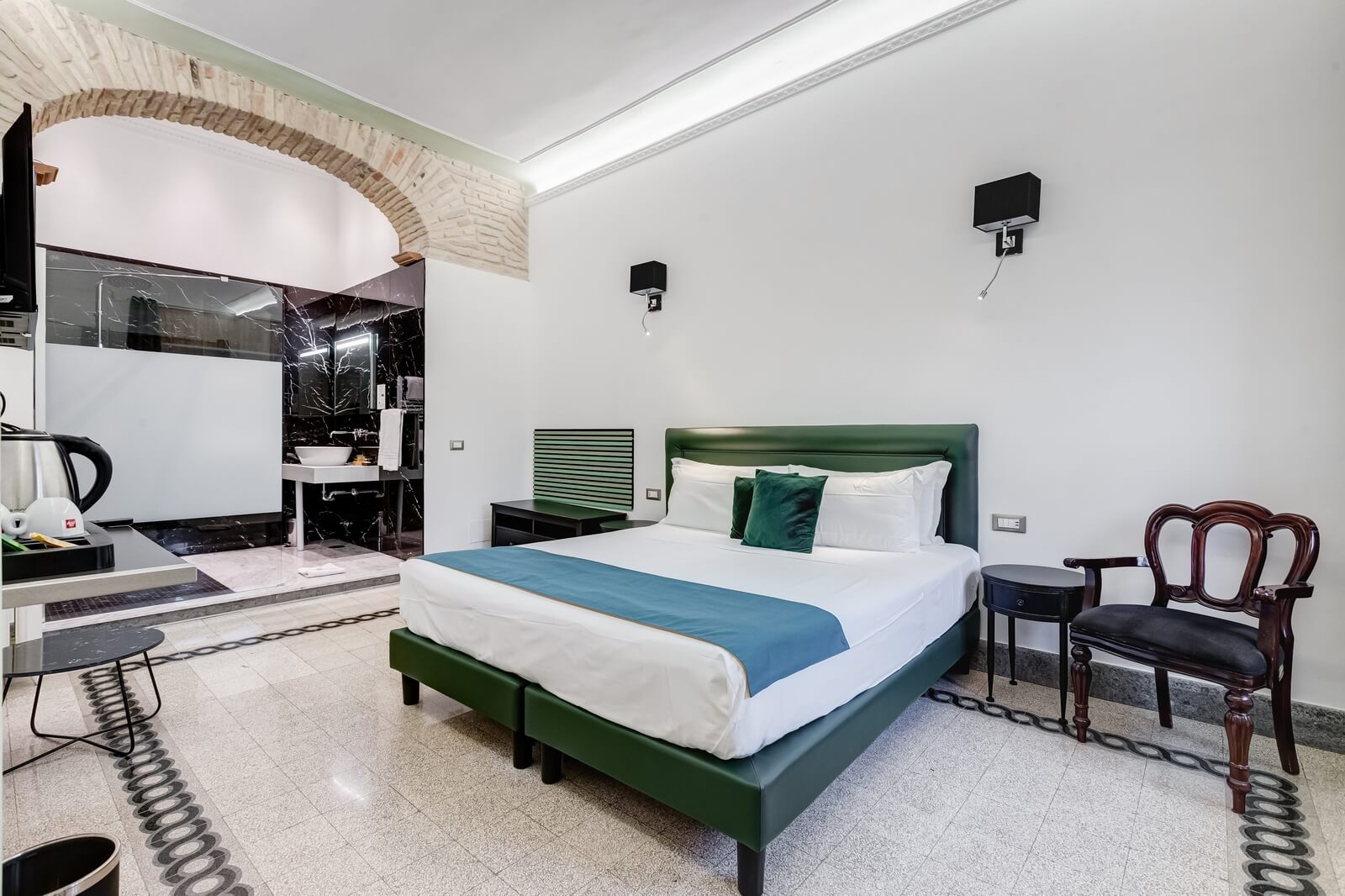 navona-queen-rome-rooftop-roma-centro-corso-vittorio-emanuele-palazzo-bassi-idromassaggio-panorama-view-vista-gianicolo-citta-eterna-campo-de-fiori-king-suite-64