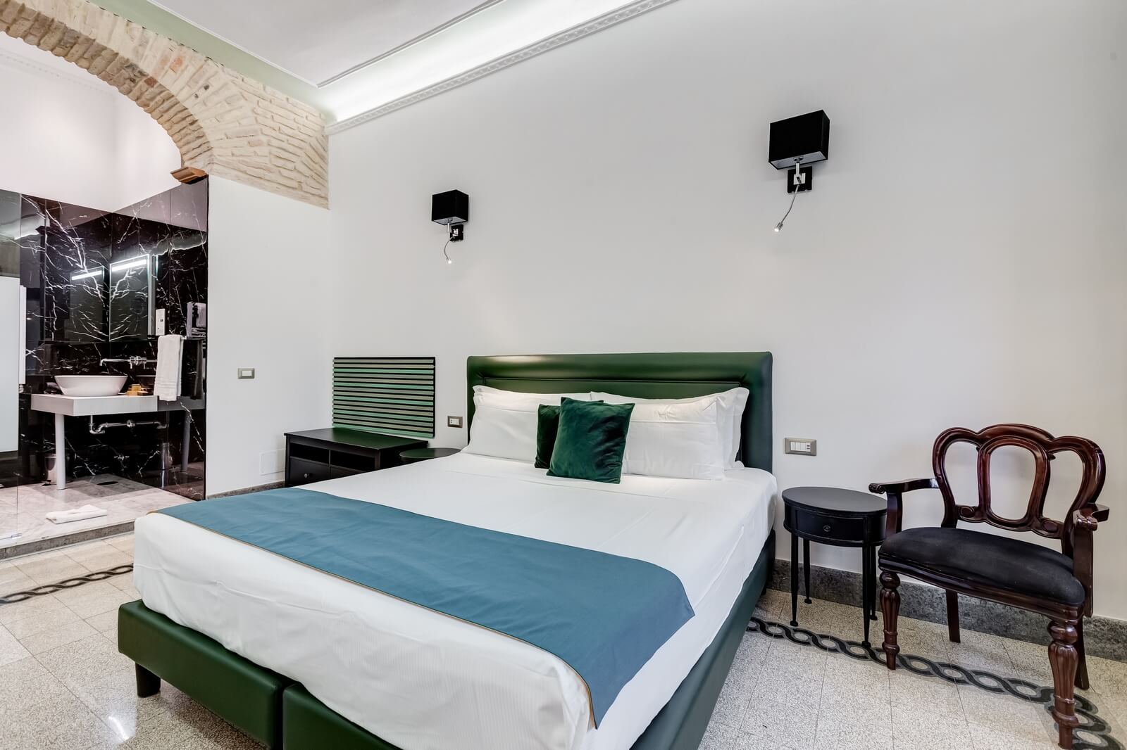 navona-queen-rome-rooftop-roma-centro-corso-vittorio-emanuele-palazzo-bassi-idromassaggio-panorama-view-vista-gianicolo-citta-eterna-campo-de-fiori-king-suite-65