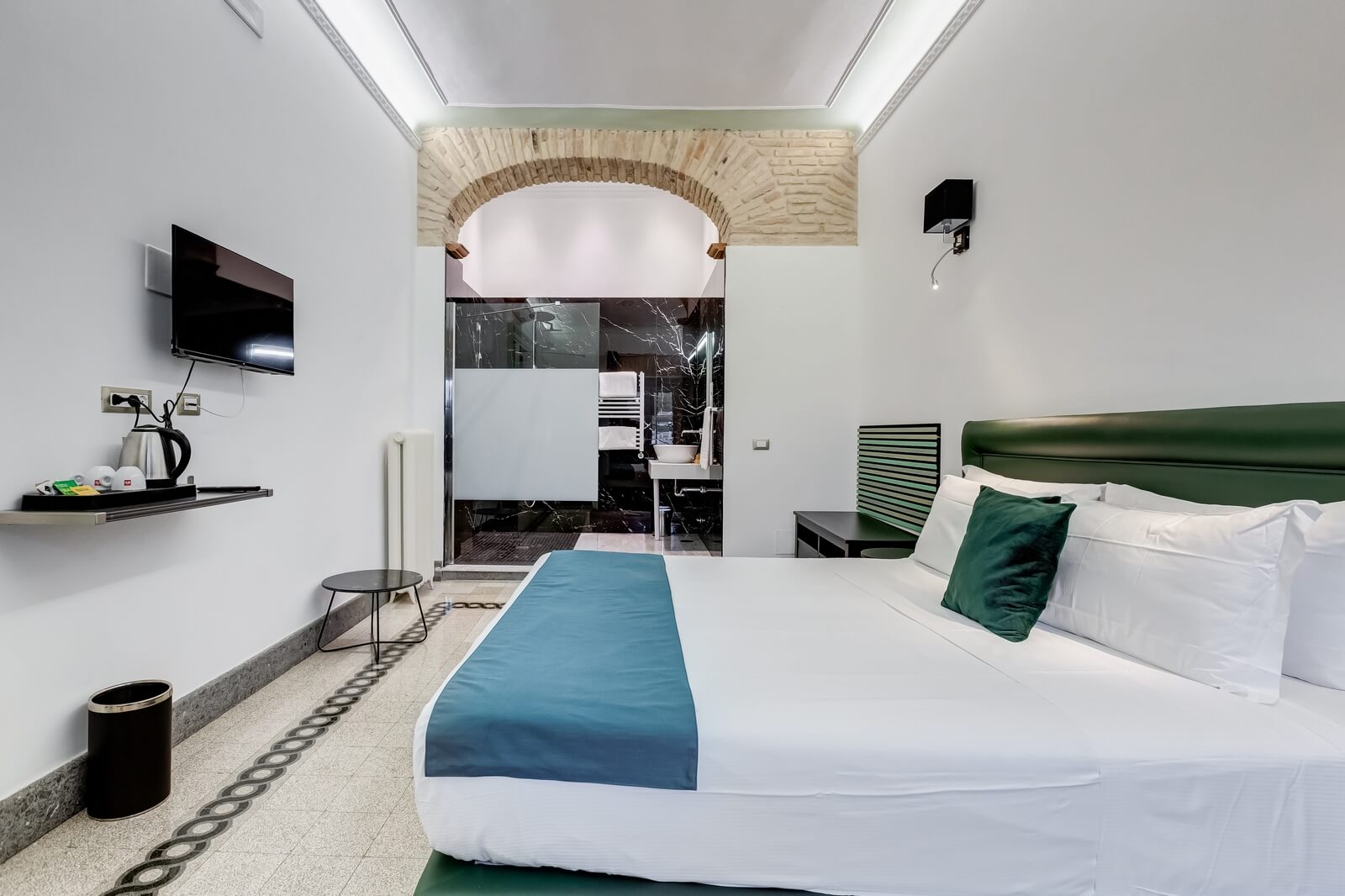 navona-queen-rome-rooftop-roma-centro-corso-vittorio-emanuele-palazzo-bassi-idromassaggio-panorama-view-vista-gianicolo-citta-eterna-campo-de-fiori-king-suite-66