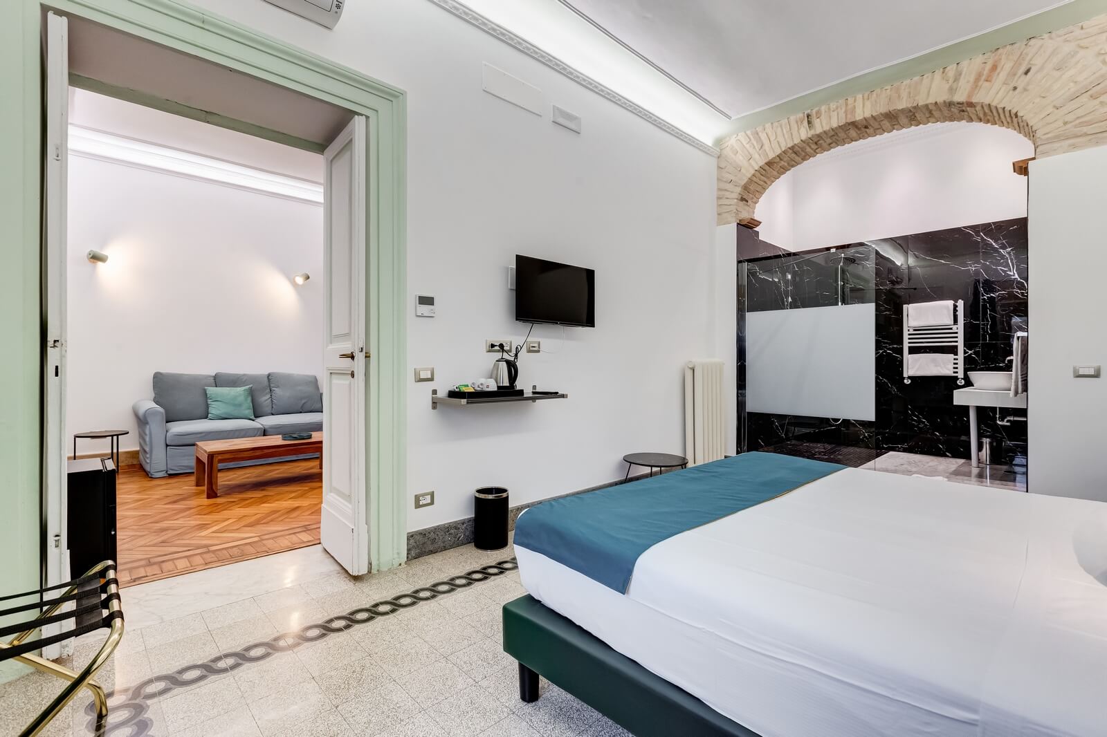 navona-queen-rome-rooftop-roma-centro-corso-vittorio-emanuele-palazzo-bassi-idromassaggio-panorama-view-vista-gianicolo-citta-eterna-campo-de-fiori-king-suite-67