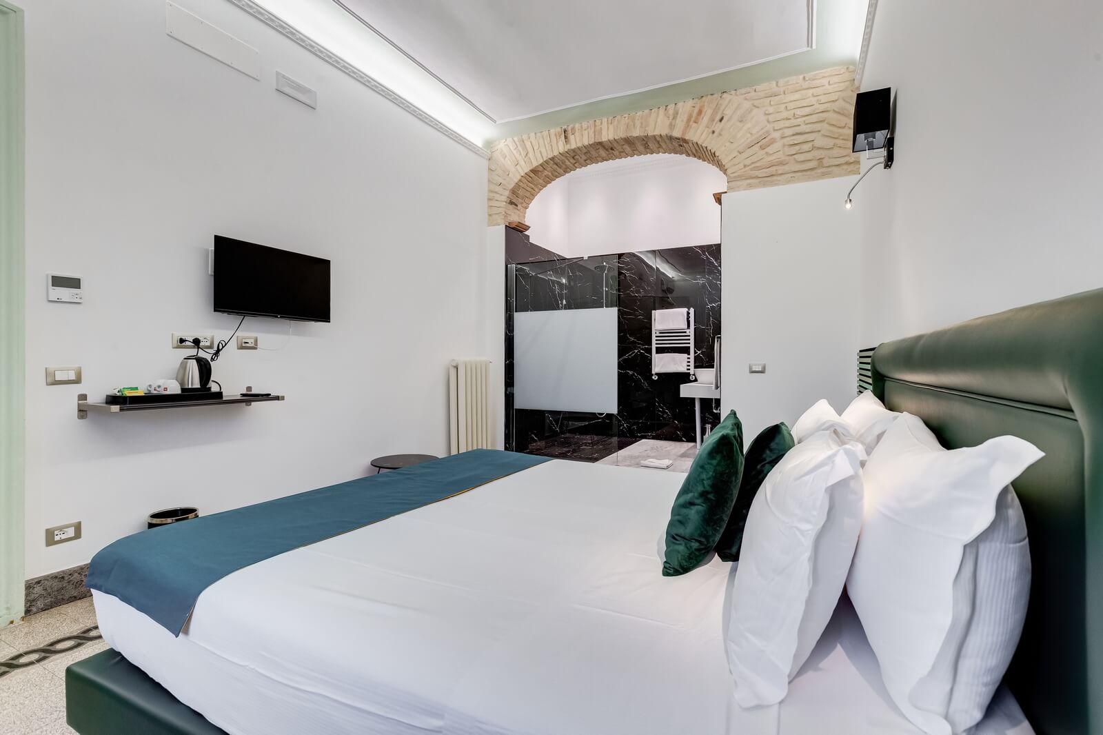 navona-queen-rome-rooftop-roma-centro-corso-vittorio-emanuele-palazzo-bassi-idromassaggio-panorama-view-vista-gianicolo-citta-eterna-campo-de-fiori-king-suite-68