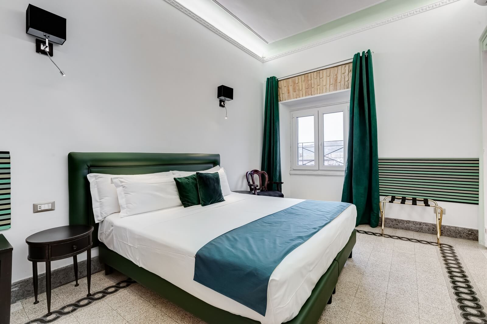 navona-queen-rome-rooftop-roma-centro-corso-vittorio-emanuele-palazzo-bassi-idromassaggio-panorama-view-vista-gianicolo-citta-eterna-campo-de-fiori-king-suite-70