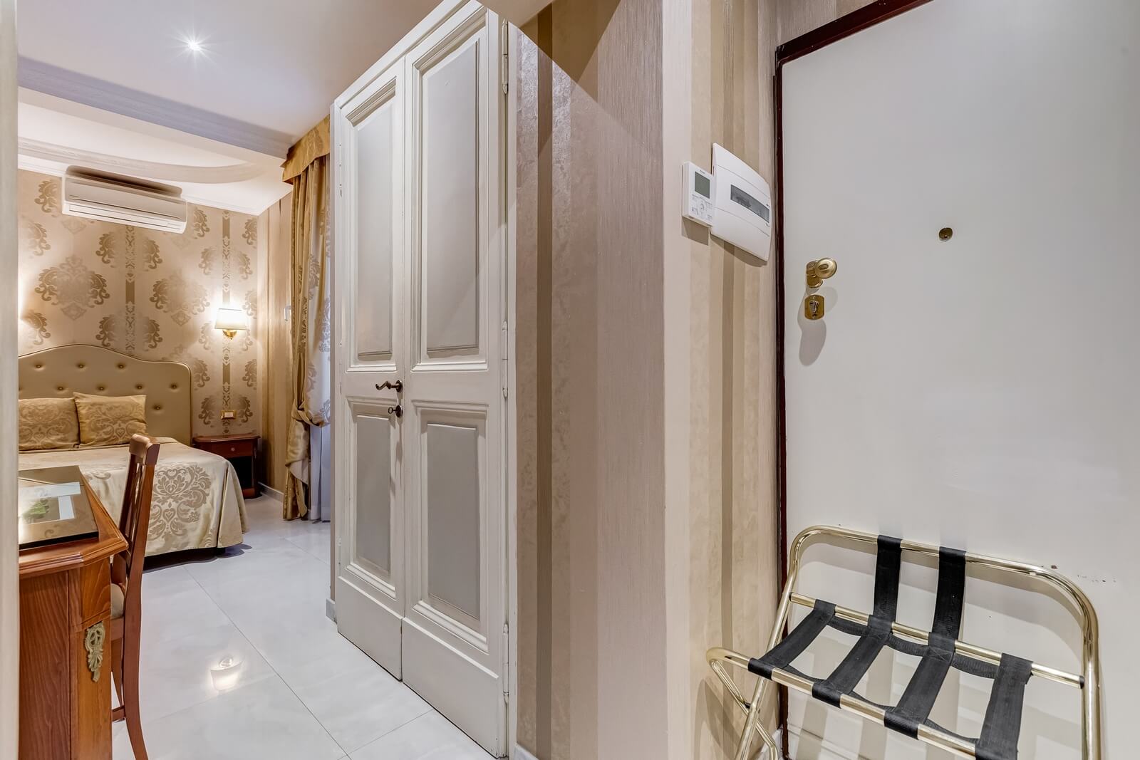 navona-queen-rome-rooftop-roma-centro-corso-vittorio-emanuele-palazzo-bassi-idromassaggio-panorama-view-vista-gianicolo-citta-eterna-campo-de-fiori-single-room-01