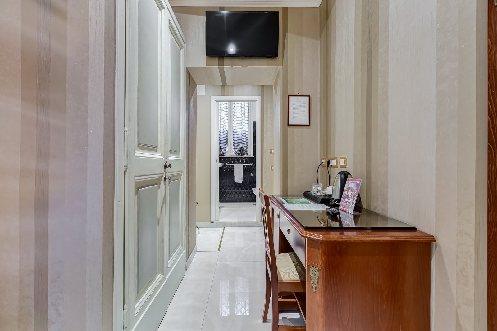 navona-queen-rome-rooftop-roma-centro-corso-vittorio-emanuele-palazzo-bassi-idromassaggio-panorama-view-vista-gianicolo-citta-eterna-campo-de-fiori-single-room-07