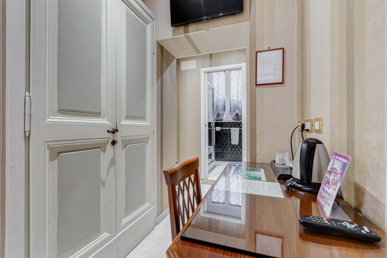 navona-queen-rome-rooftop-roma-centro-corso-vittorio-emanuele-palazzo-bassi-idromassaggio-panorama-view-vista-gianicolo-citta-eterna-campo-de-fiori-single-room-09