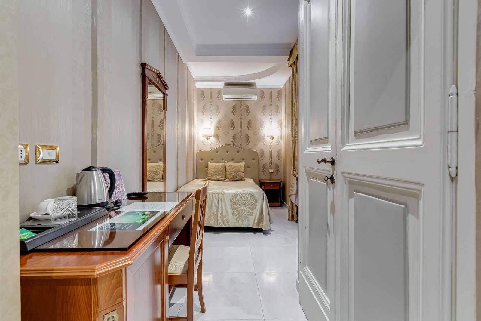 navona-queen-rome-rooftop-roma-centro-corso-vittorio-emanuele-palazzo-bassi-idromassaggio-panorama-view-vista-gianicolo-citta-eterna-campo-de-fiori-single-room-12