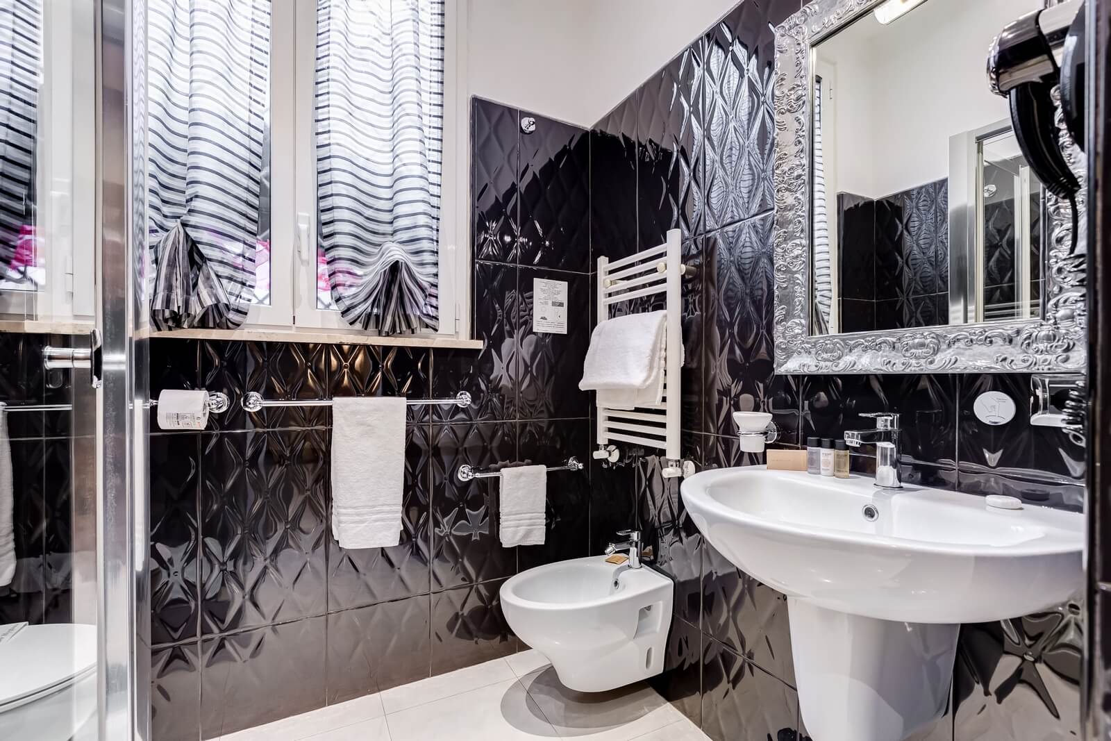 navona-queen-rome-rooftop-roma-centro-corso-vittorio-emanuele-palazzo-bassi-idromassaggio-panorama-view-vista-gianicolo-citta-eterna-campo-de-fiori-single-room-14