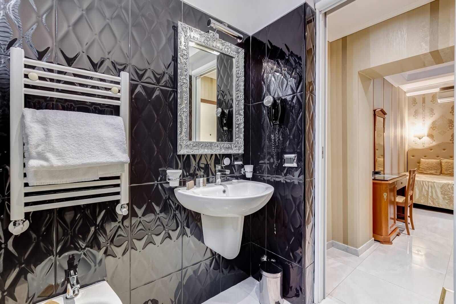 navona-queen-rome-rooftop-roma-centro-corso-vittorio-emanuele-palazzo-bassi-idromassaggio-panorama-view-vista-gianicolo-citta-eterna-campo-de-fiori-single-room-17