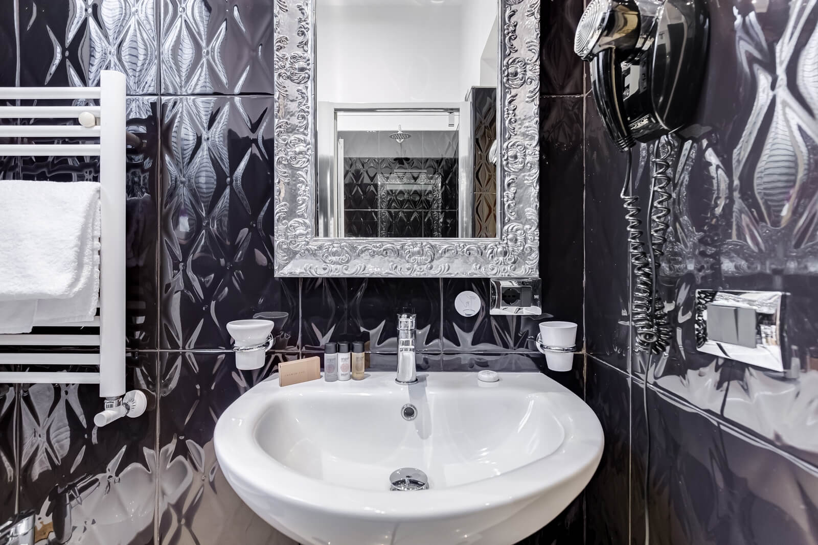 navona-queen-rome-rooftop-roma-centro-corso-vittorio-emanuele-palazzo-bassi-idromassaggio-panorama-view-vista-gianicolo-citta-eterna-campo-de-fiori-single-room-18