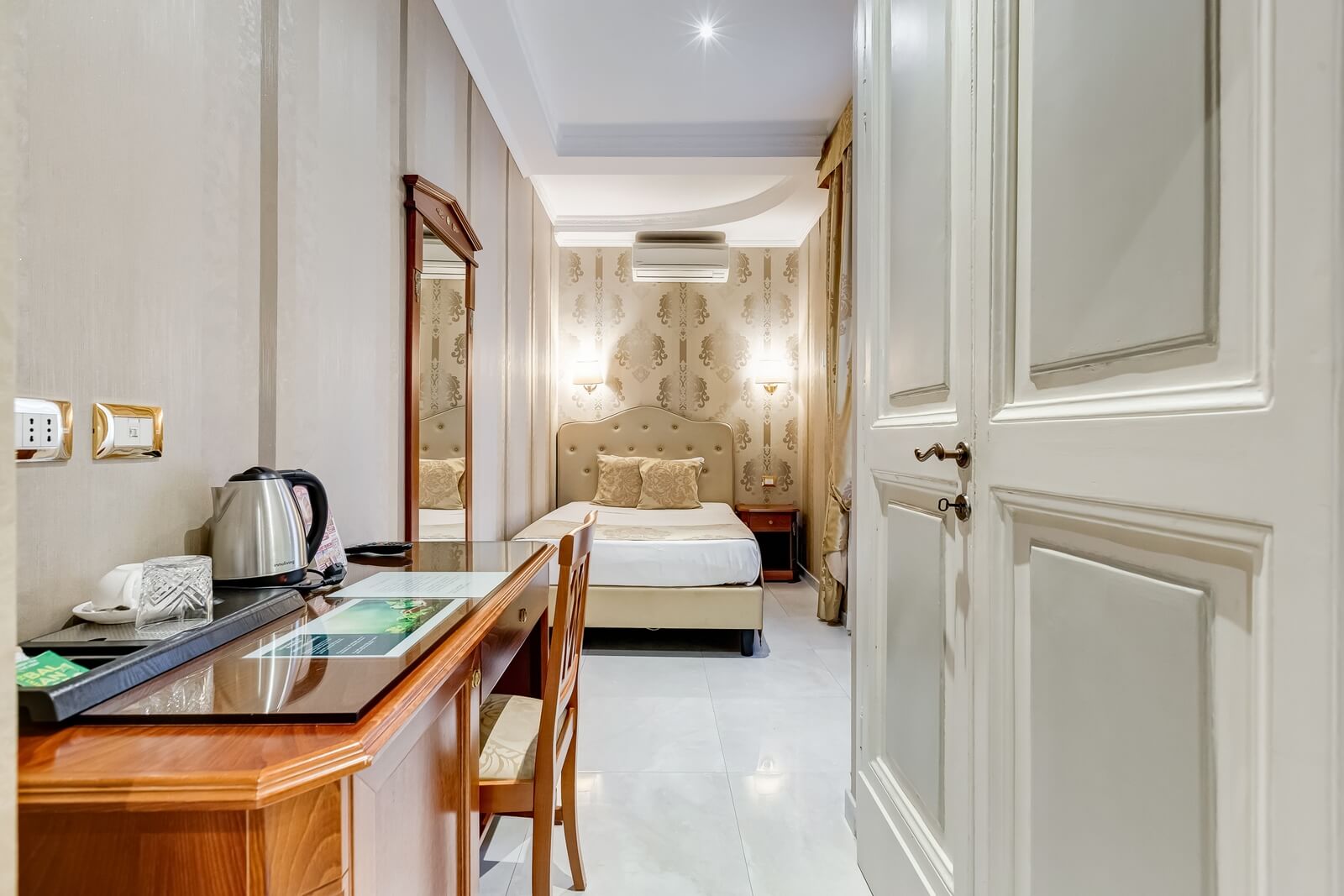 navona-queen-rome-rooftop-roma-centro-corso-vittorio-emanuele-palazzo-bassi-idromassaggio-panorama-view-vista-gianicolo-citta-eterna-campo-de-fiori-single-room-19