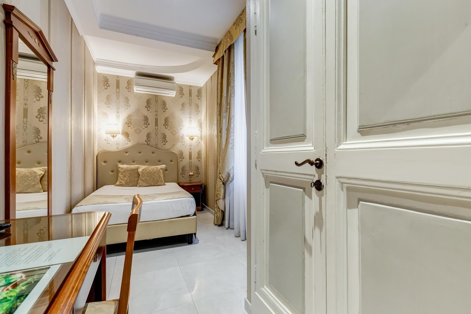 navona-queen-rome-rooftop-roma-centro-corso-vittorio-emanuele-palazzo-bassi-idromassaggio-panorama-view-vista-gianicolo-citta-eterna-campo-de-fiori-single-room-21