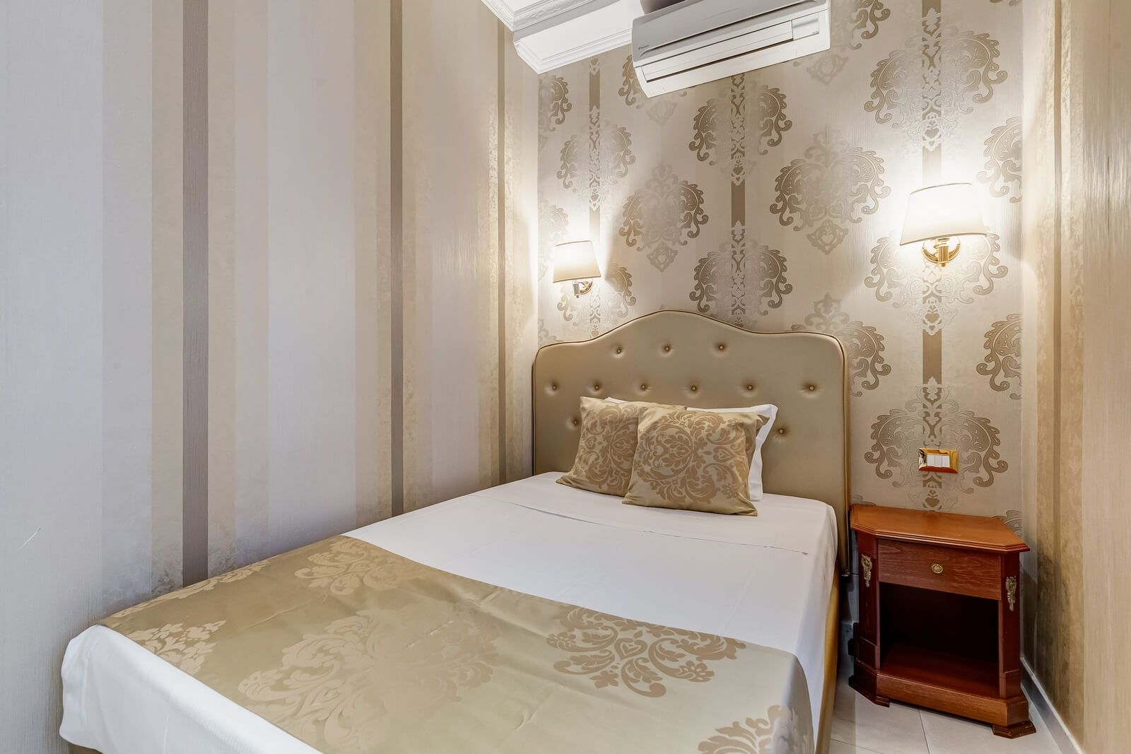 navona-queen-rome-rooftop-roma-centro-corso-vittorio-emanuele-palazzo-bassi-idromassaggio-panorama-view-vista-gianicolo-citta-eterna-campo-de-fiori-single-room-25