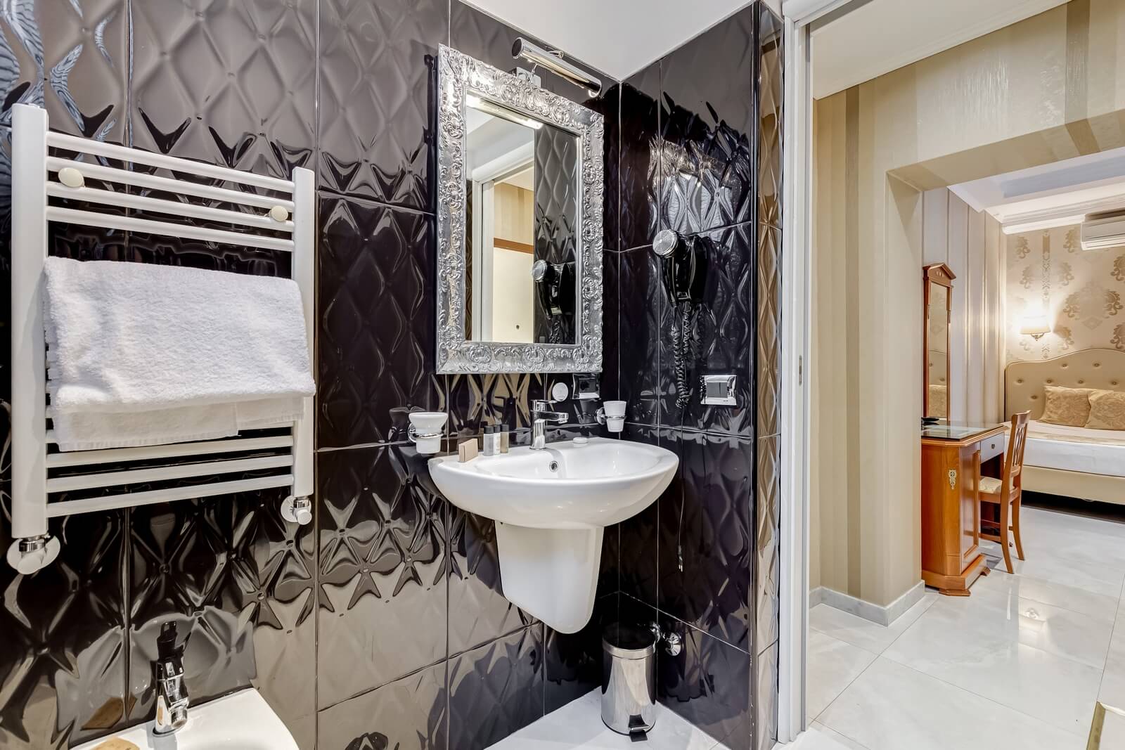 navona-queen-rome-rooftop-roma-centro-corso-vittorio-emanuele-palazzo-bassi-idromassaggio-panorama-view-vista-gianicolo-citta-eterna-campo-de-fiori-single-room-28