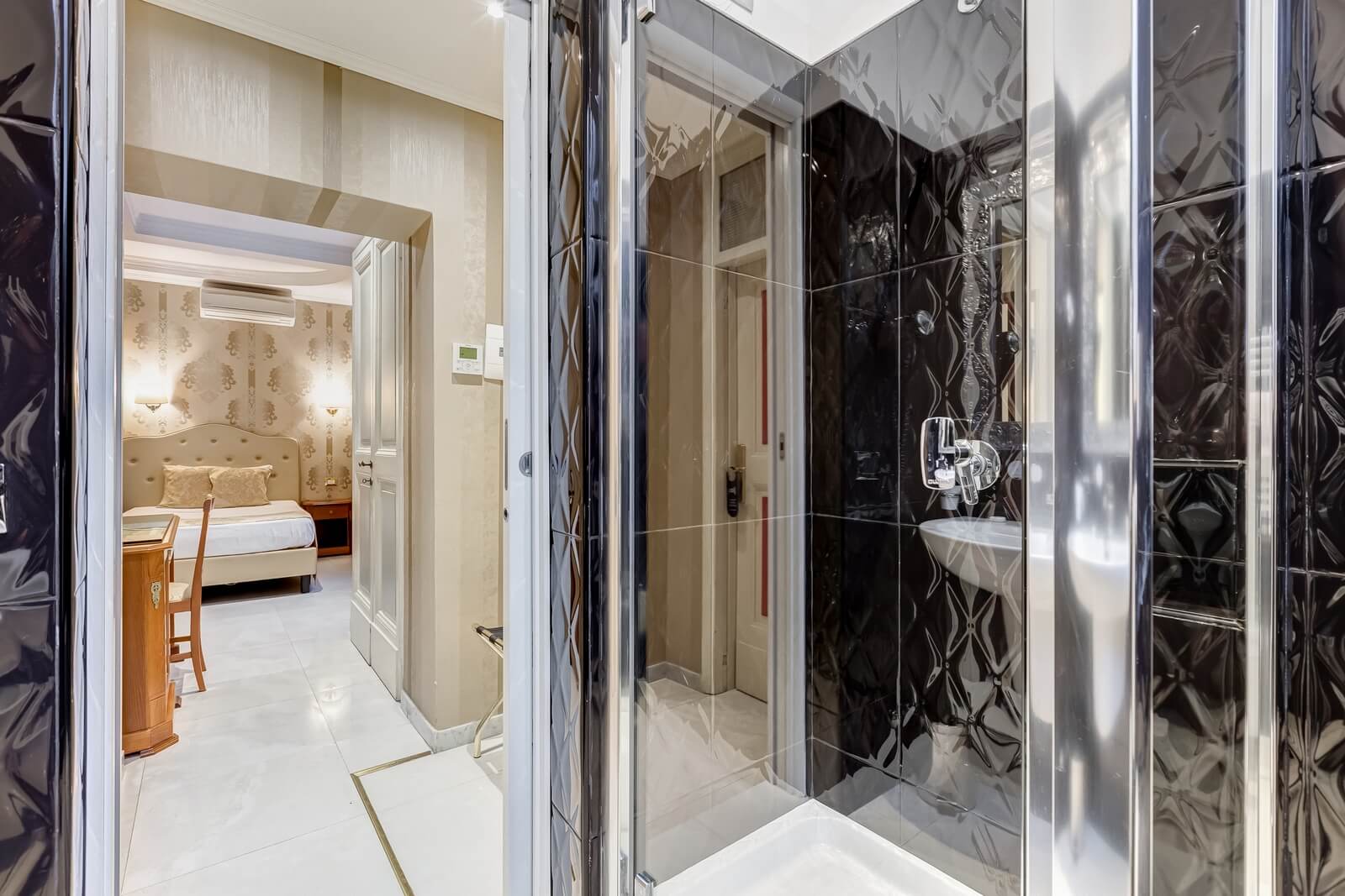 navona-queen-rome-rooftop-roma-centro-corso-vittorio-emanuele-palazzo-bassi-idromassaggio-panorama-view-vista-gianicolo-citta-eterna-campo-de-fiori-single-room-29