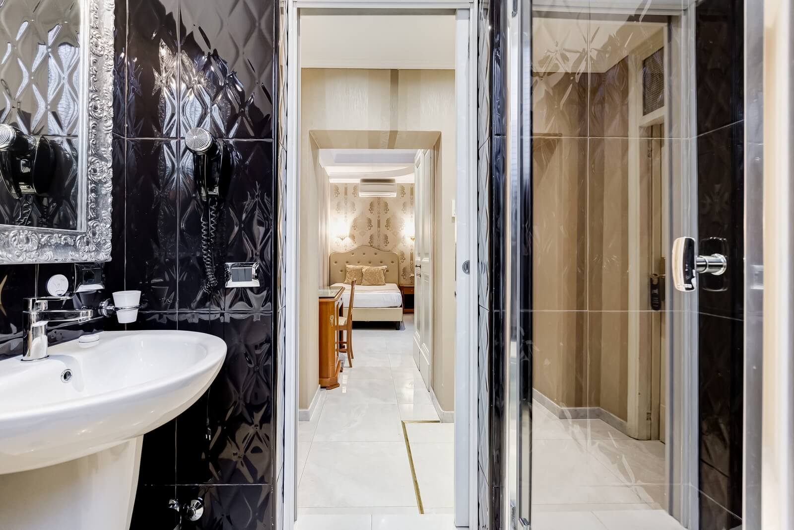 navona-queen-rome-rooftop-roma-centro-corso-vittorio-emanuele-palazzo-bassi-idromassaggio-panorama-view-vista-gianicolo-citta-eterna-campo-de-fiori-single-room-30